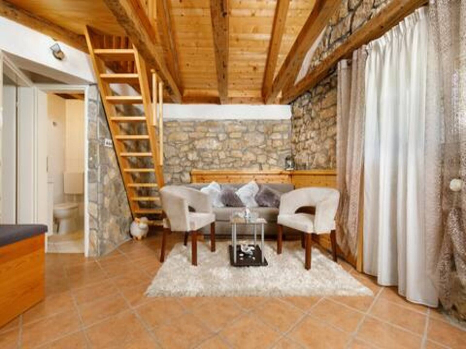 Authentiek stenen vakantiehuis met privézwembad bij Drniš voor 7 personen - foto 17