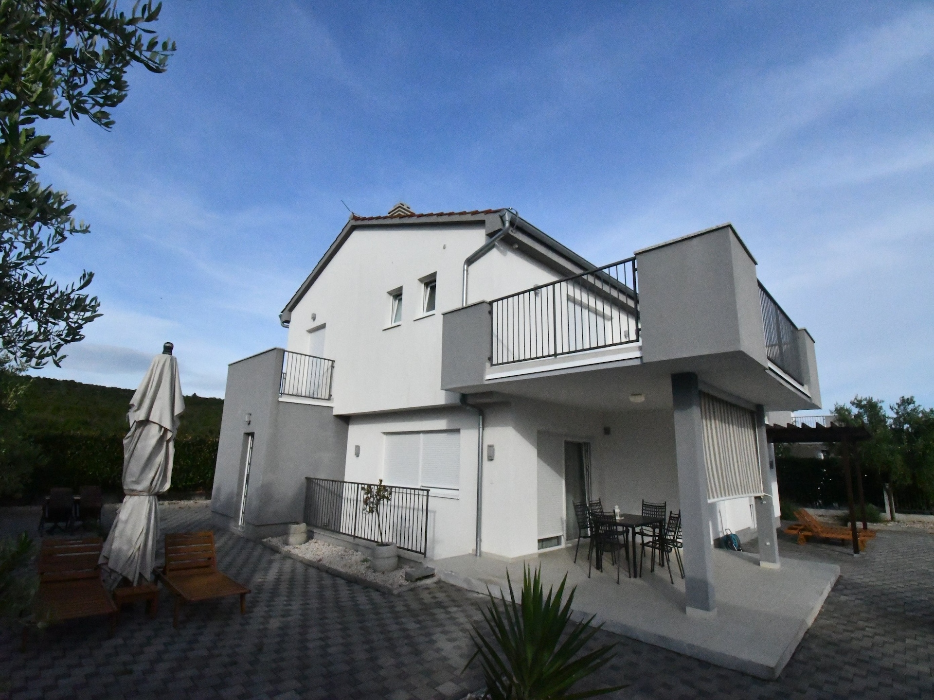 Privézwembad en modern design in luxe villa in Debeljak - foto 44