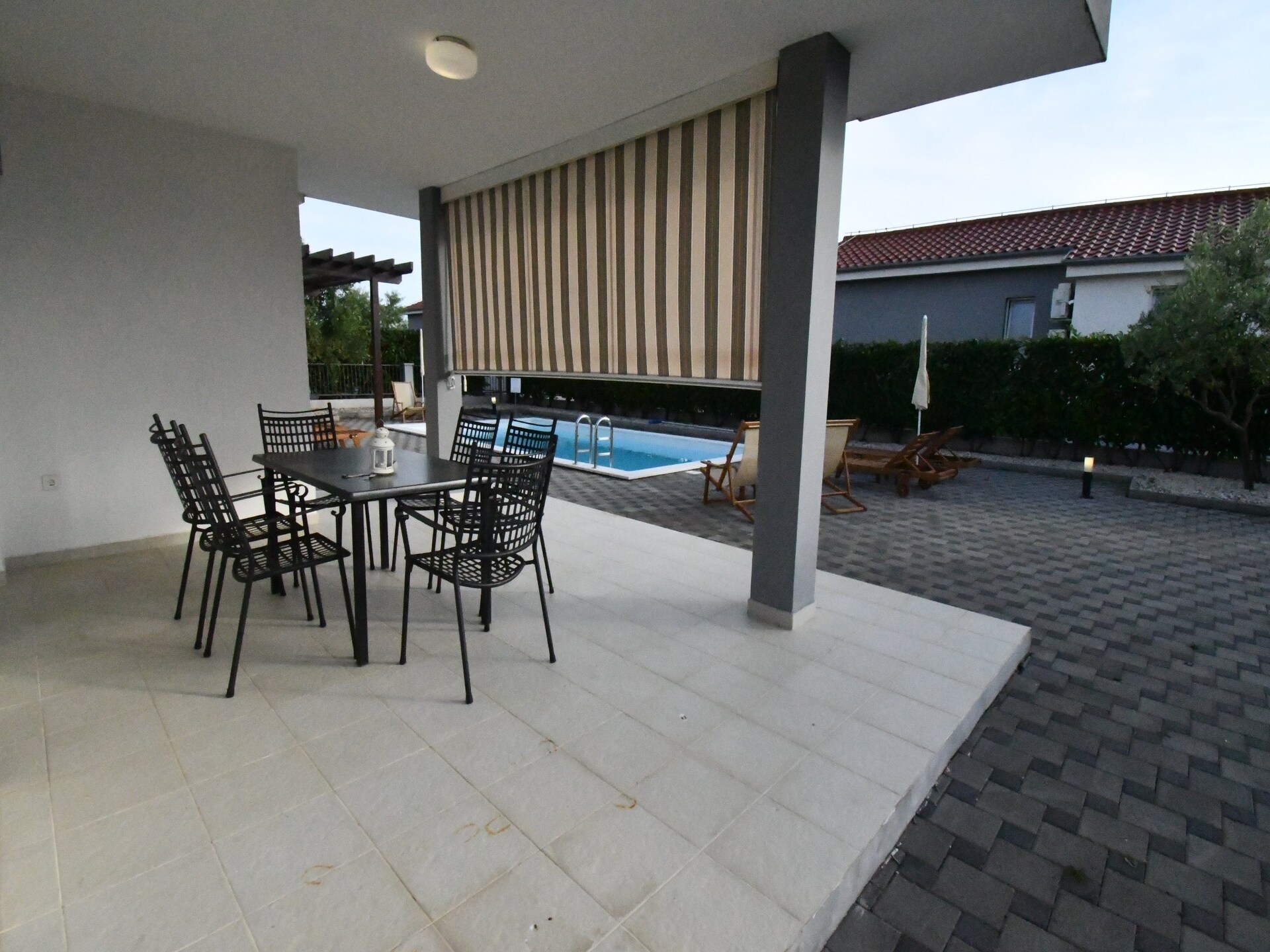 Privézwembad en modern design in luxe villa in Debeljak - foto 31