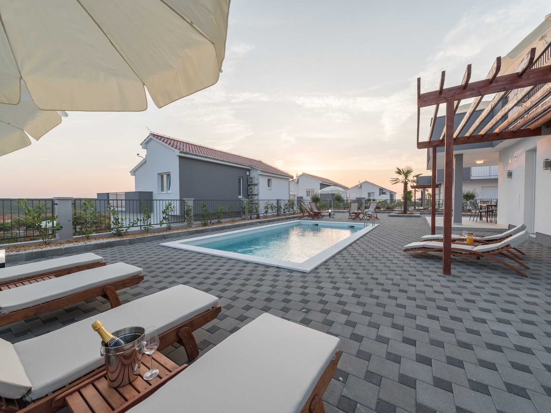 Privézwembad en modern design in luxe villa in Debeljak - foto 62