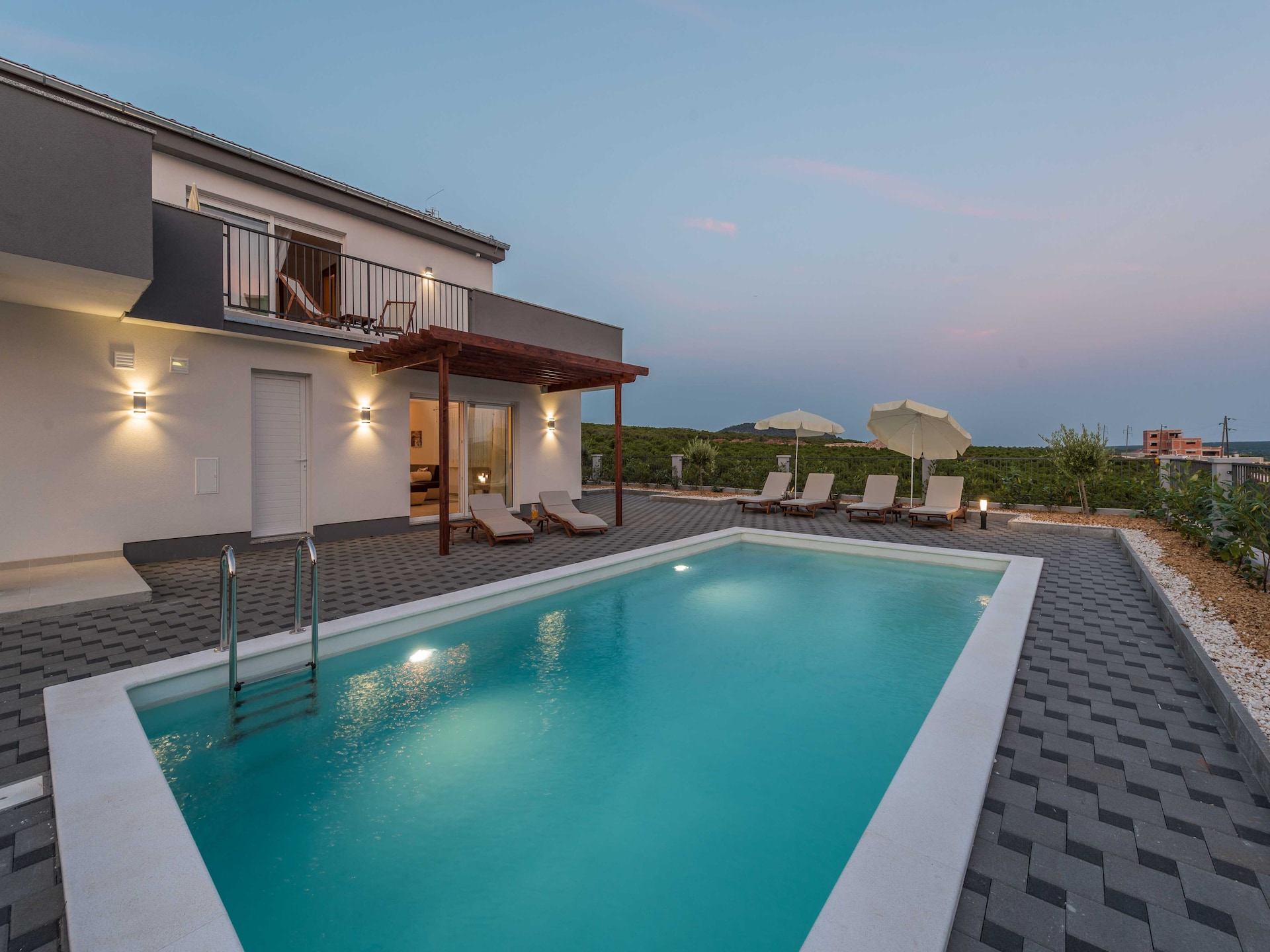 Privézwembad en modern design in luxe villa in Debeljak - foto 61