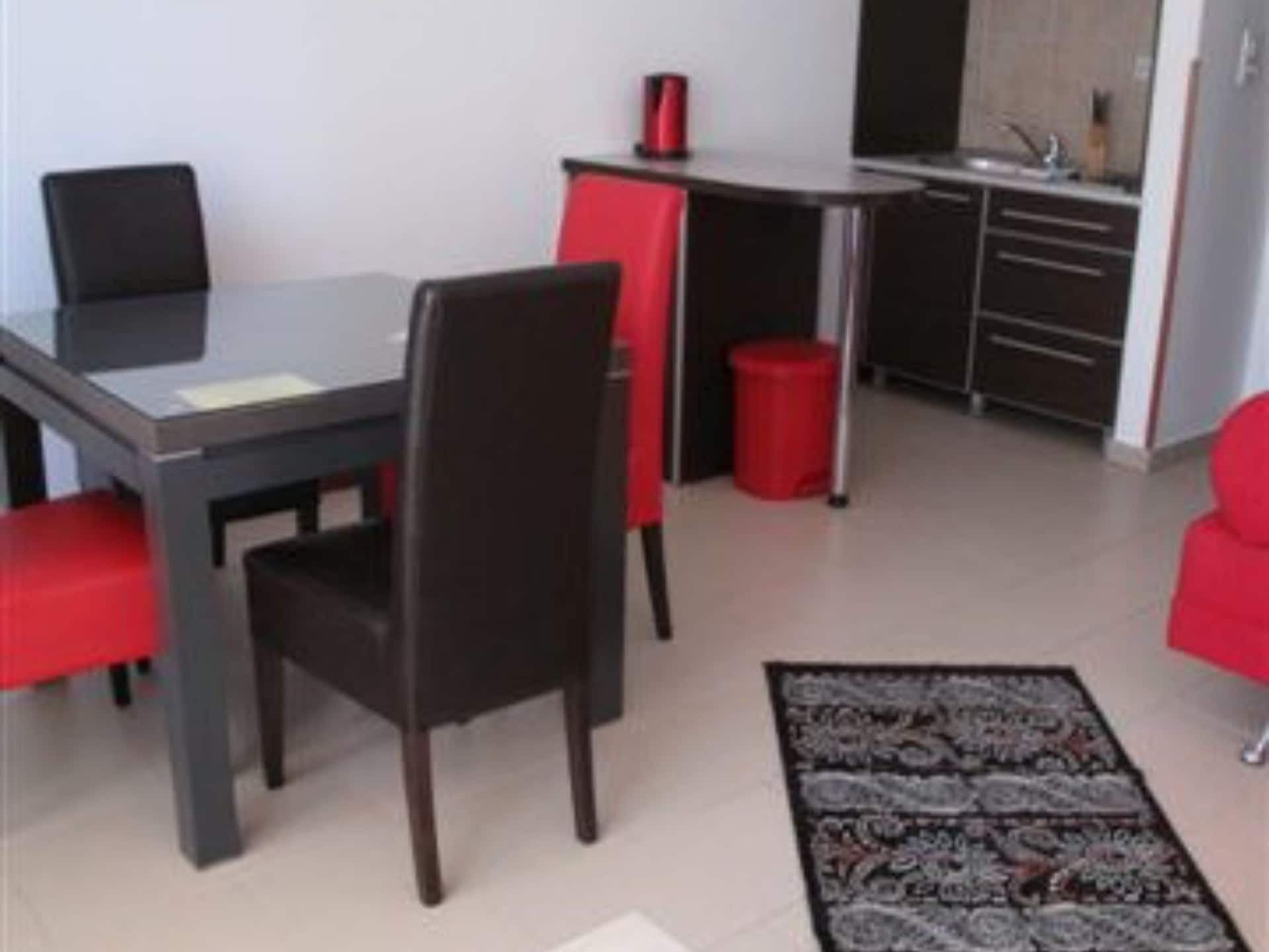 Appartement aan zee in Kumbor met uitzicht op de baai – 4 personen - foto 3