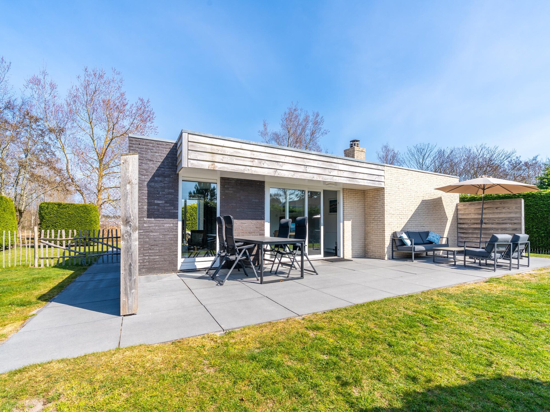 Vrijstaande bosbungalow met omheinde tuin, 5 km van het strand - foto 2