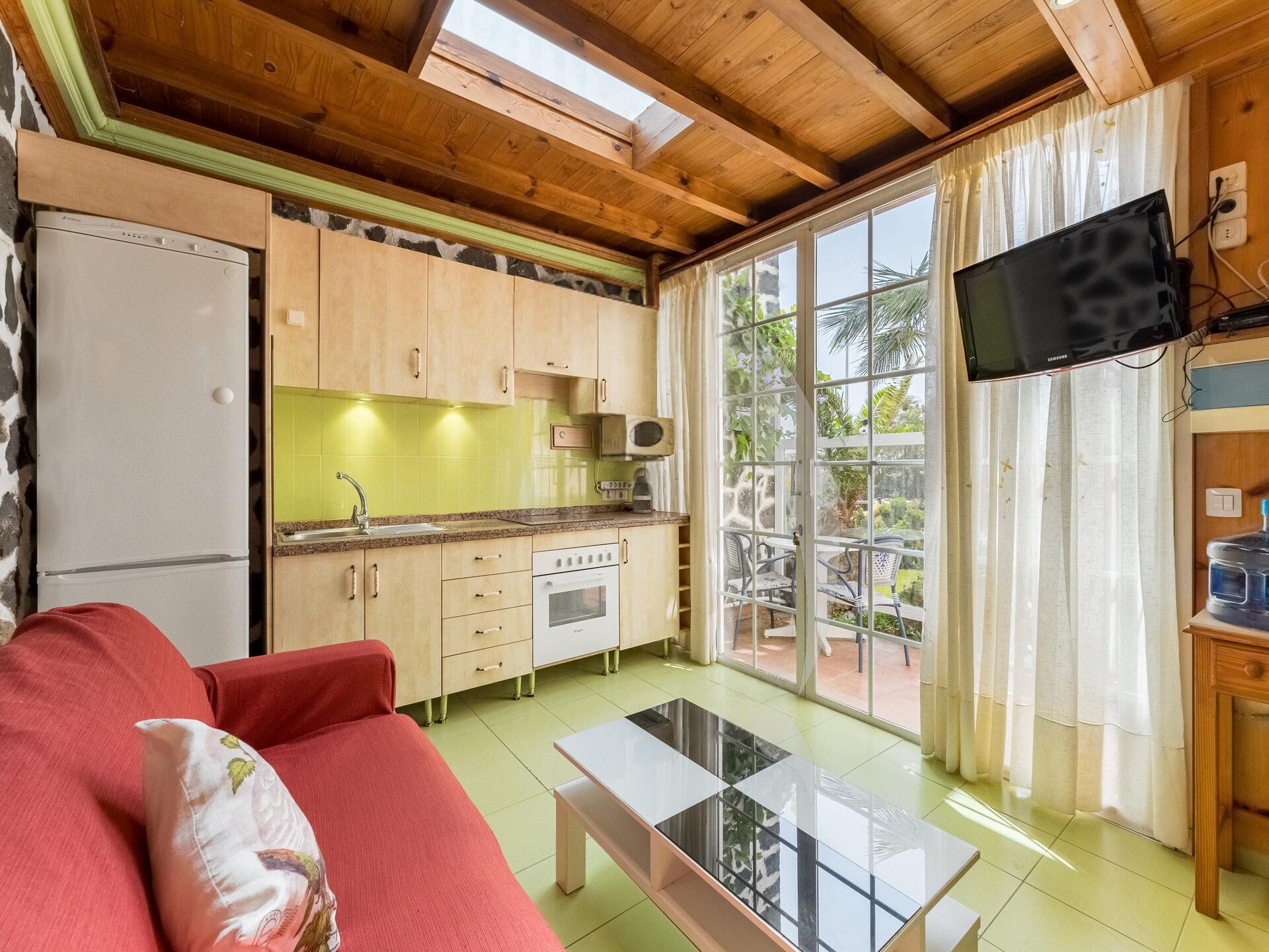 Appartement aan zee in El Médano – zwembad, tuin & 220m van het strand - foto 13