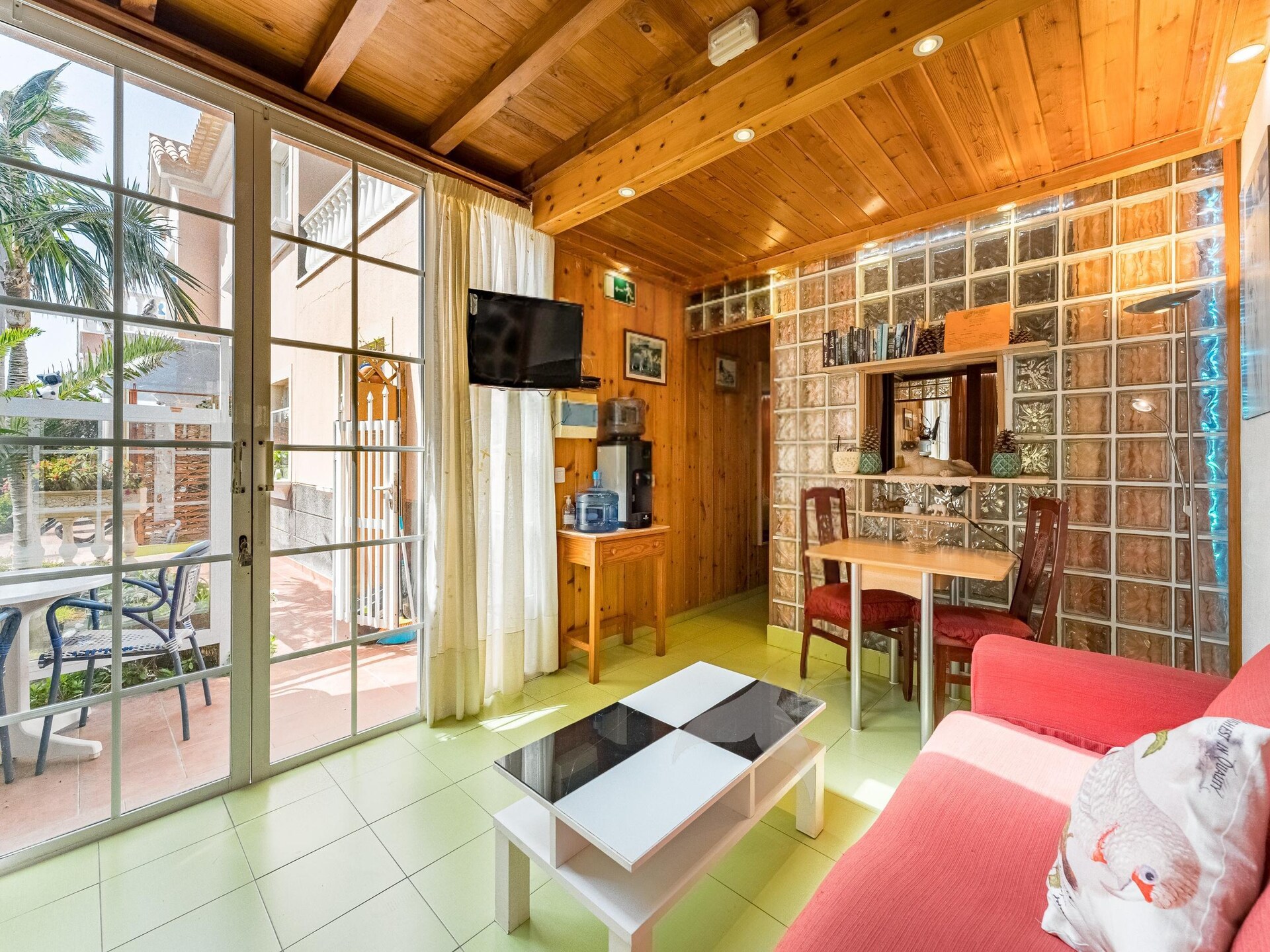 Appartement aan zee in El Médano – zwembad, tuin & 220m van het strand - foto 9