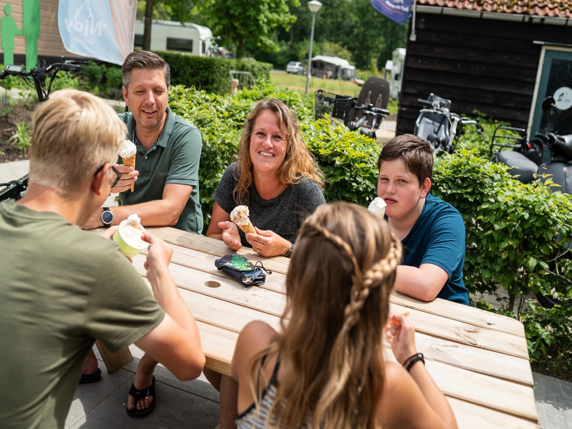 Luxe 7-persoons safaritent met speeltuin en veranda op Camping Si-Es-An - foto 13