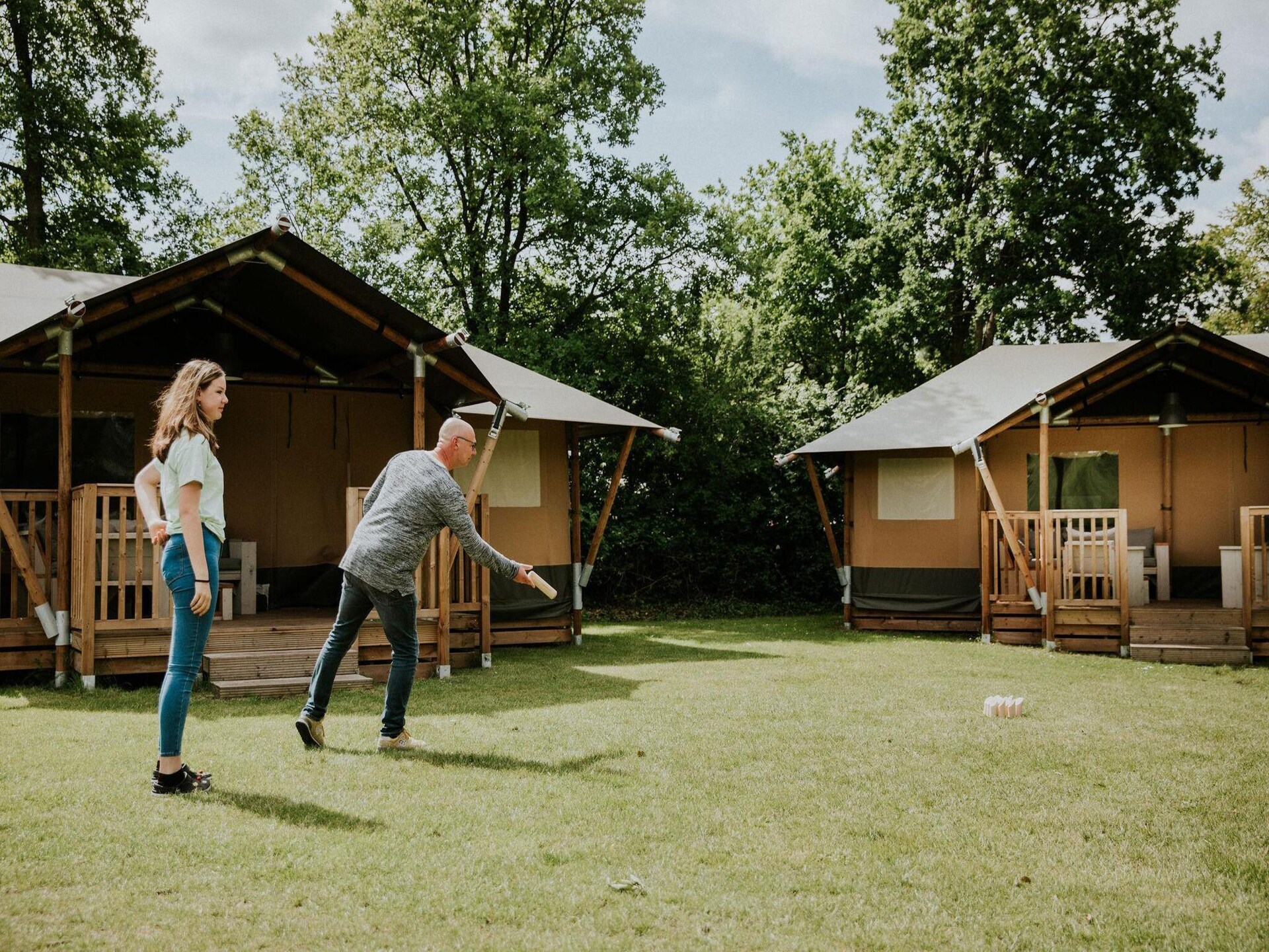 Luxe 7-persoons safaritent met speeltuin en veranda op Camping Si-Es-An - foto 6
