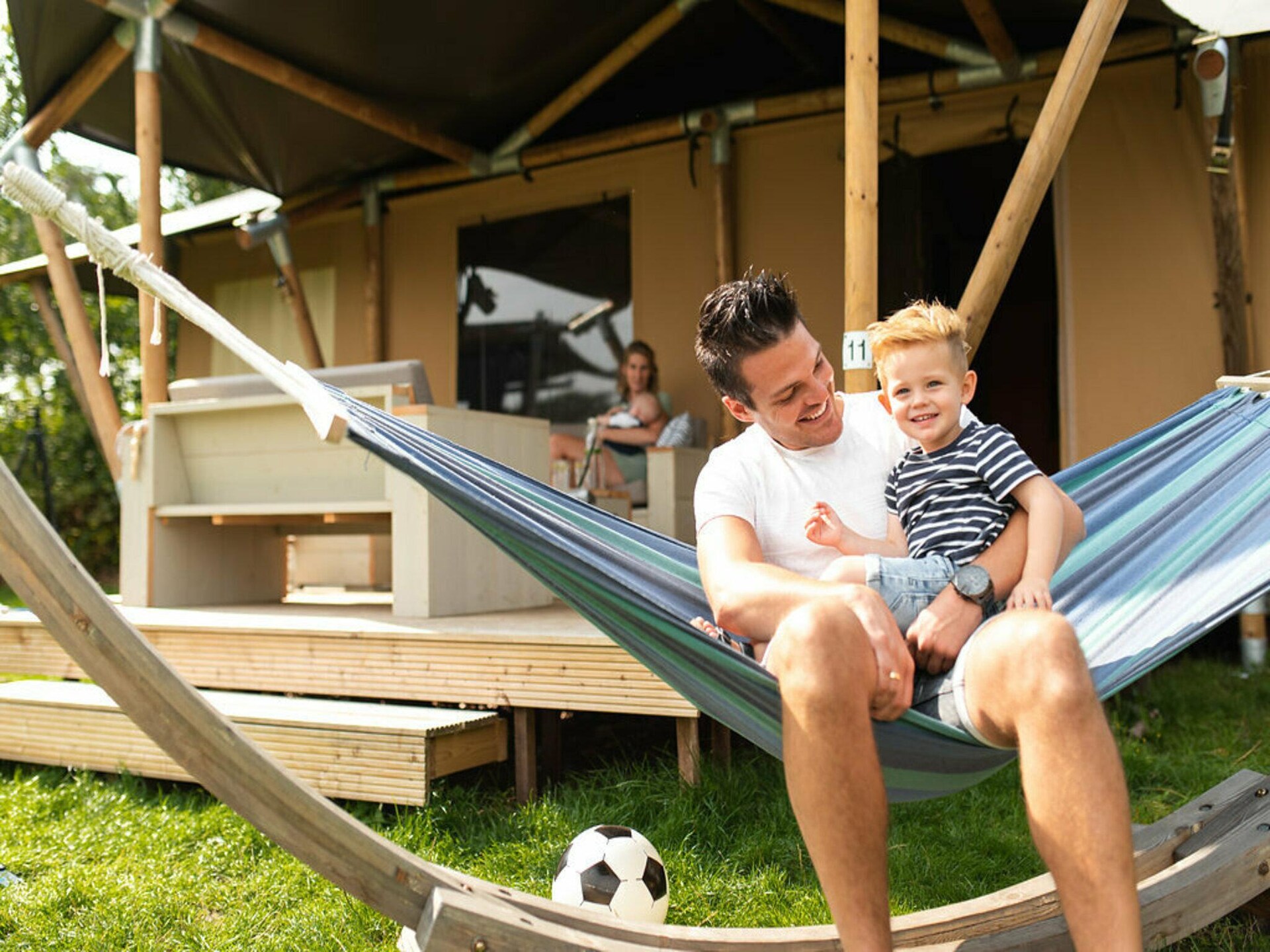 Luxe 7-persoons safaritent met speeltuin en veranda op Camping Si-Es-An - foto 17