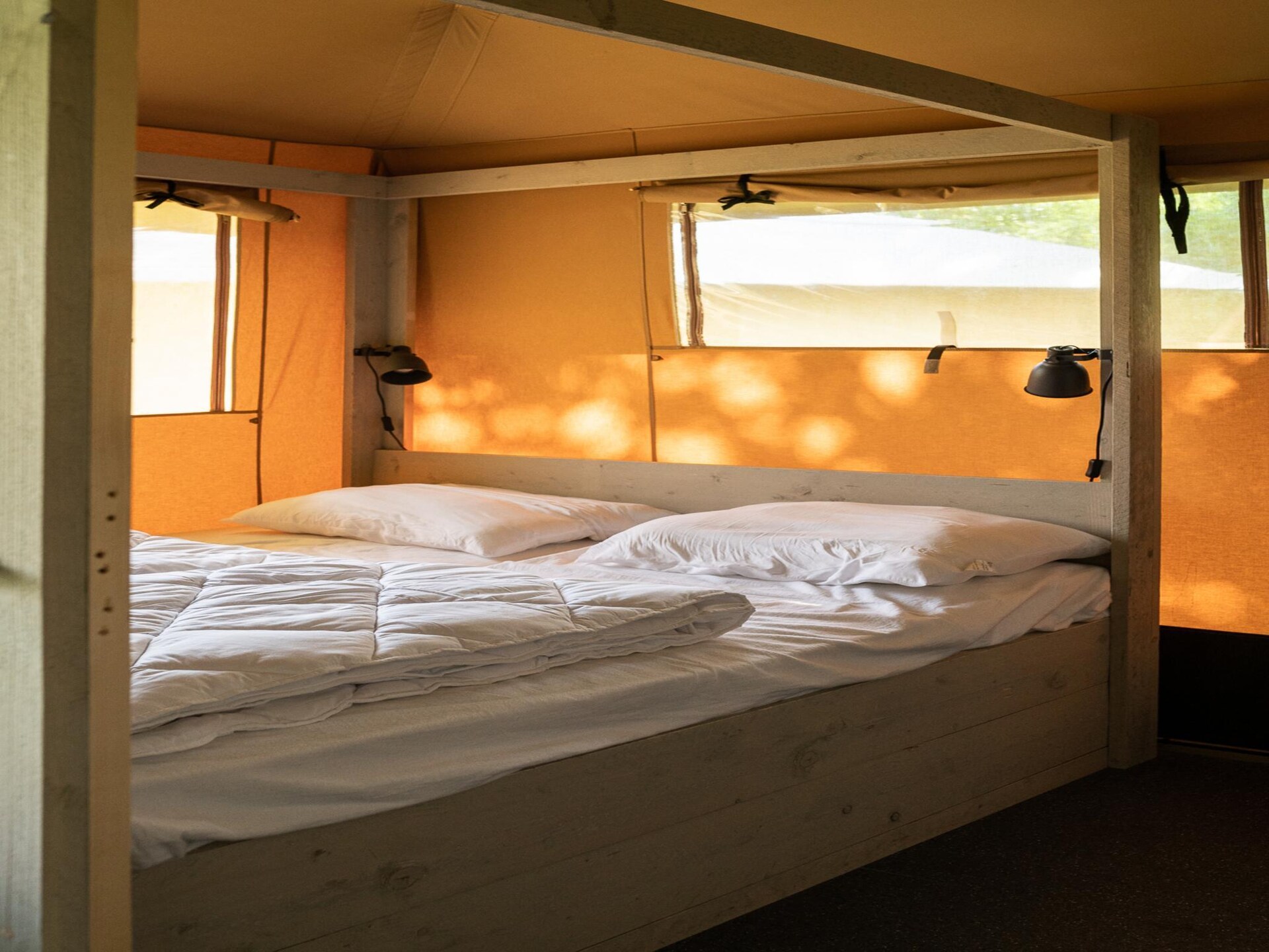 Luxe 7-persoons safaritent met speeltuin en veranda op Camping Si-Es-An - foto 4