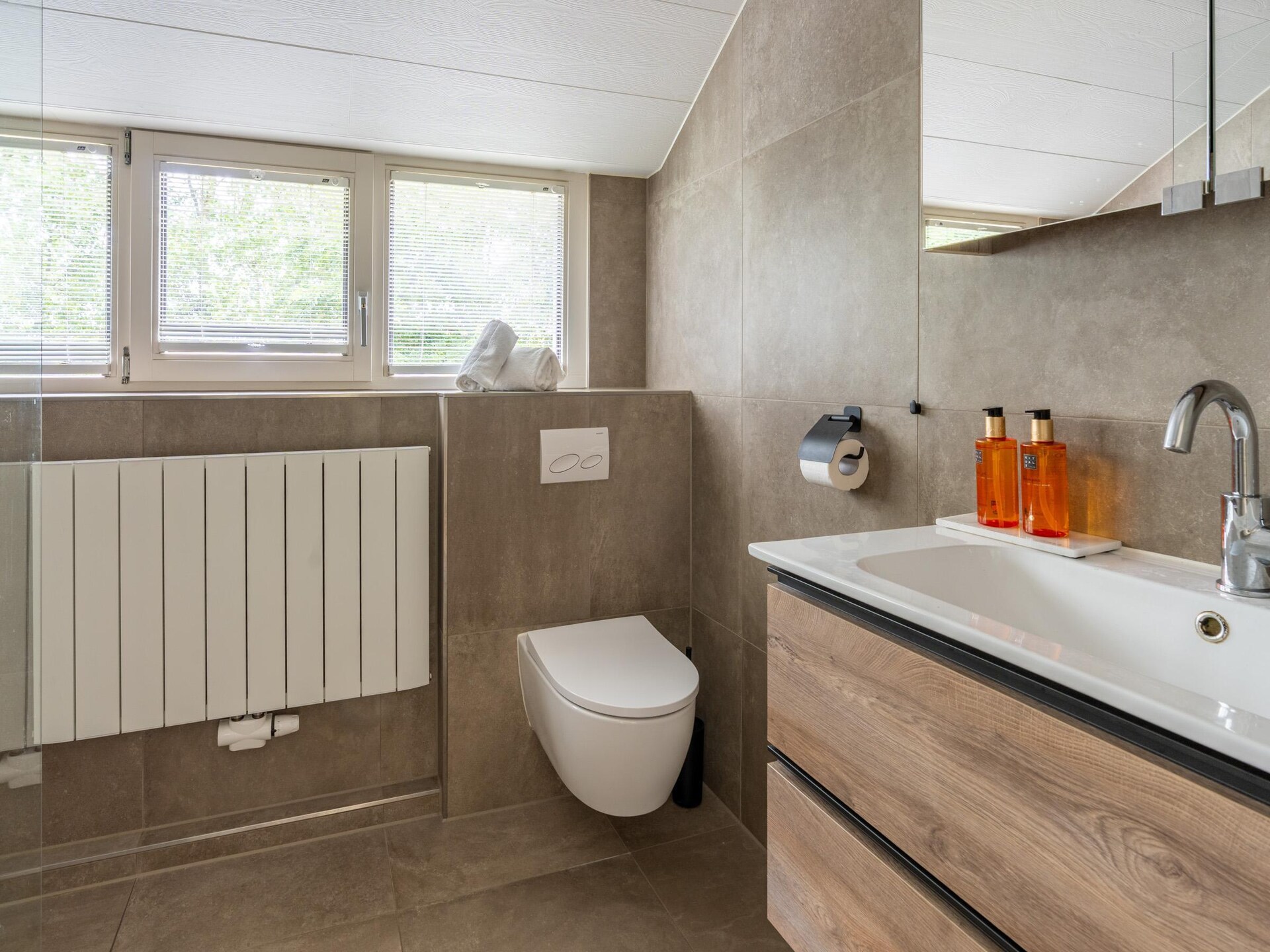 Sfeervol landhuis Eb & Vloed: rust en privacy in het bos bij De Koog - foto 15