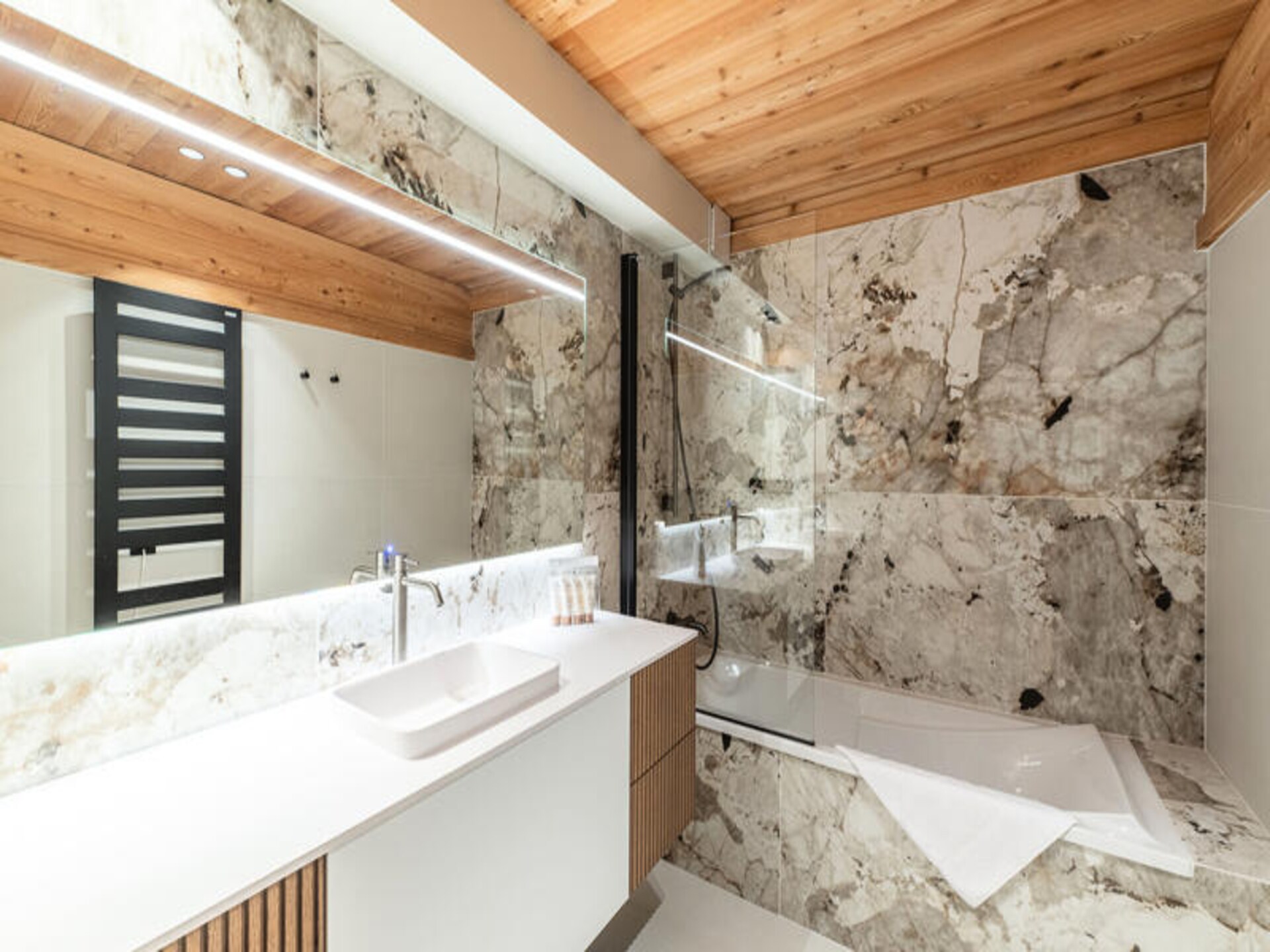 Chalet Ecureuil: Luxe skichalet met spa en ski-in/ski-out in Alpe d'Huez - foto 13
