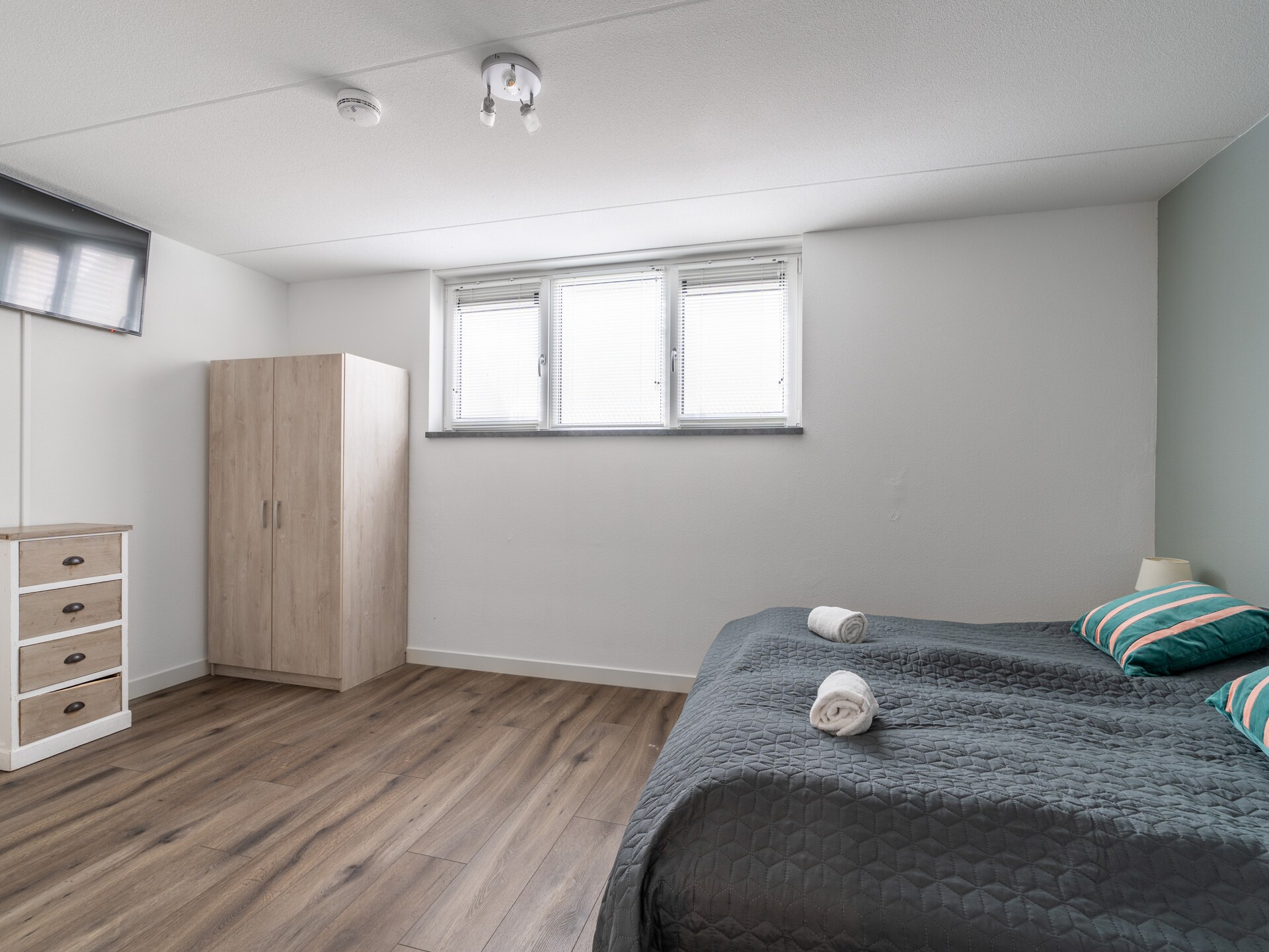 Luxe 10-persoons villa met sauna in bosrijke omgeving van De Koog - foto 12
