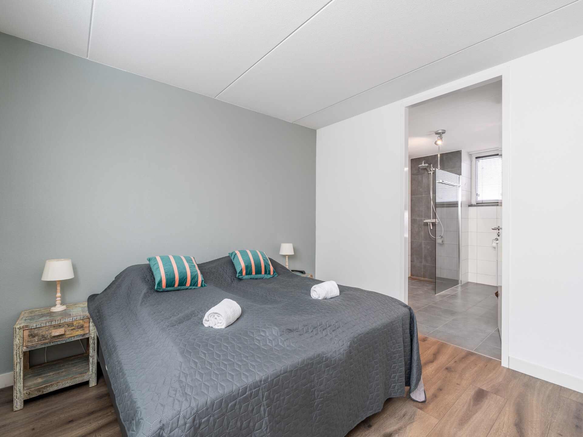 Luxe 10-persoons villa met sauna in bosrijke omgeving van De Koog - foto 14