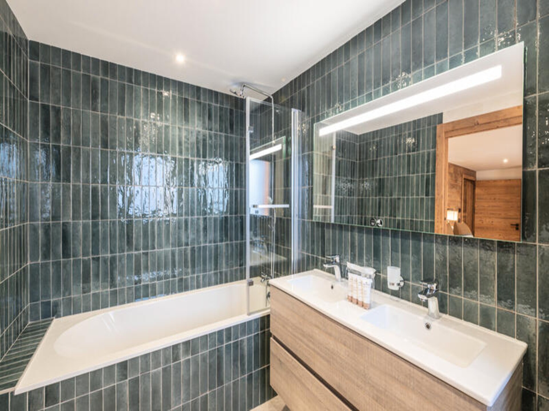 Chalet Torino in Alpe d'Huez: Luxe voor 12, ski-in/ski-out met jacuzzi en sauna - foto 9