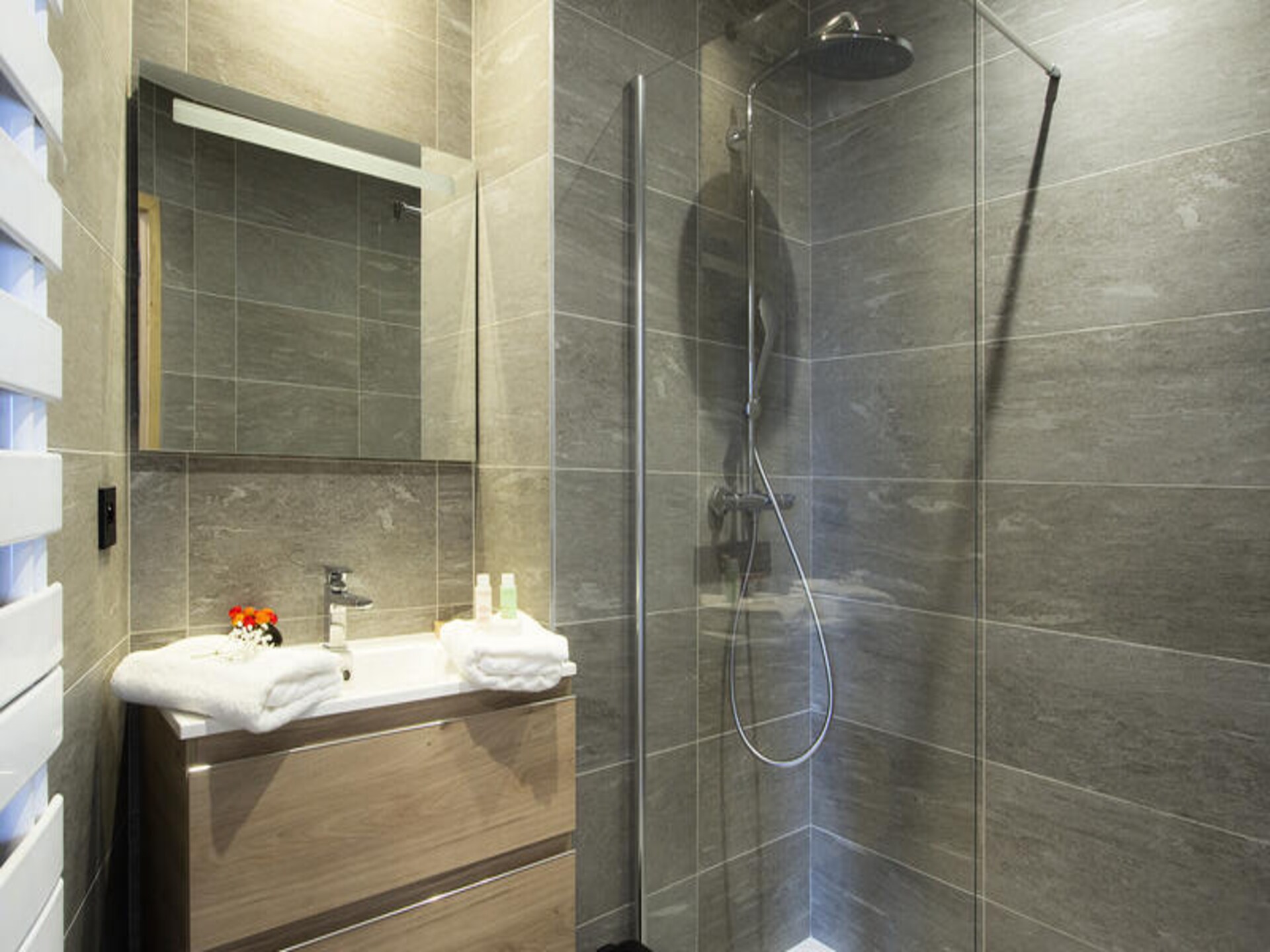 Modern ski-in/ski-out appartement in Huez met zwembad en fitness - foto 10