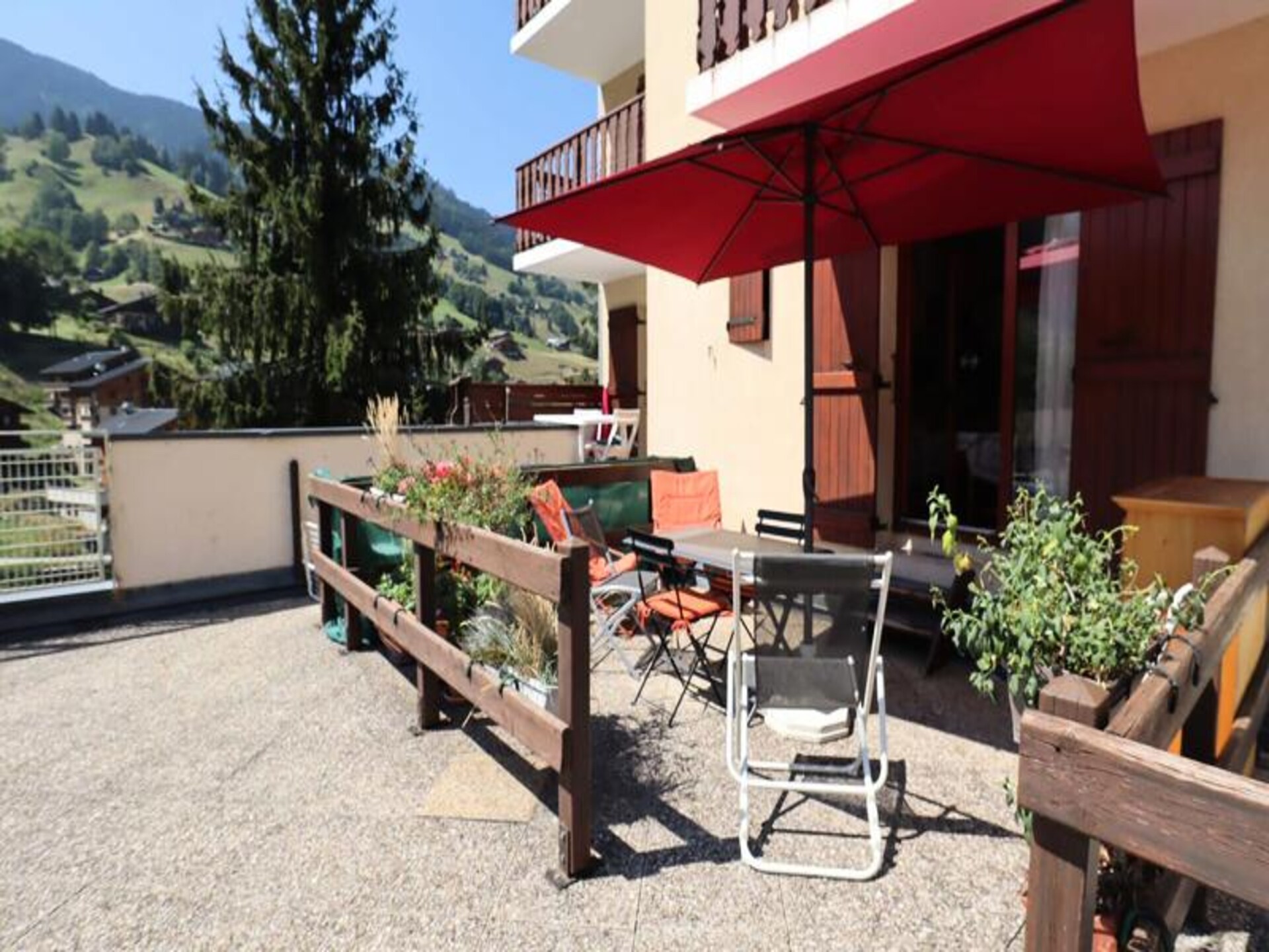 Gezellig appartement in Arêches-Beaufort met terras en zwembad - foto 3