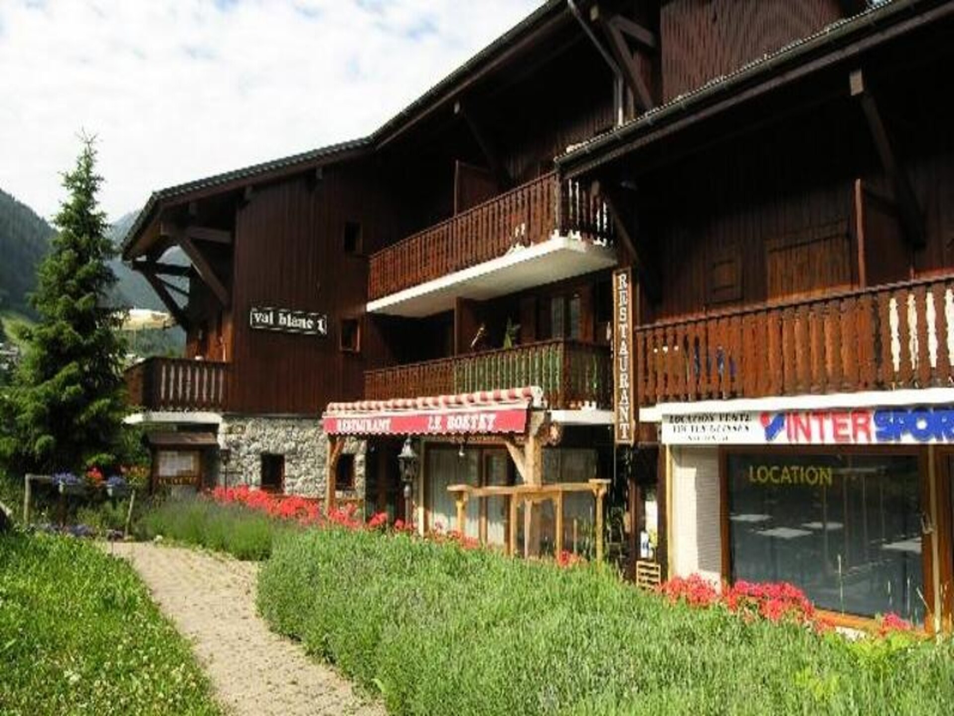 Gezellig appartement in Arêches-Beaufort met terras en zwembad - foto 11