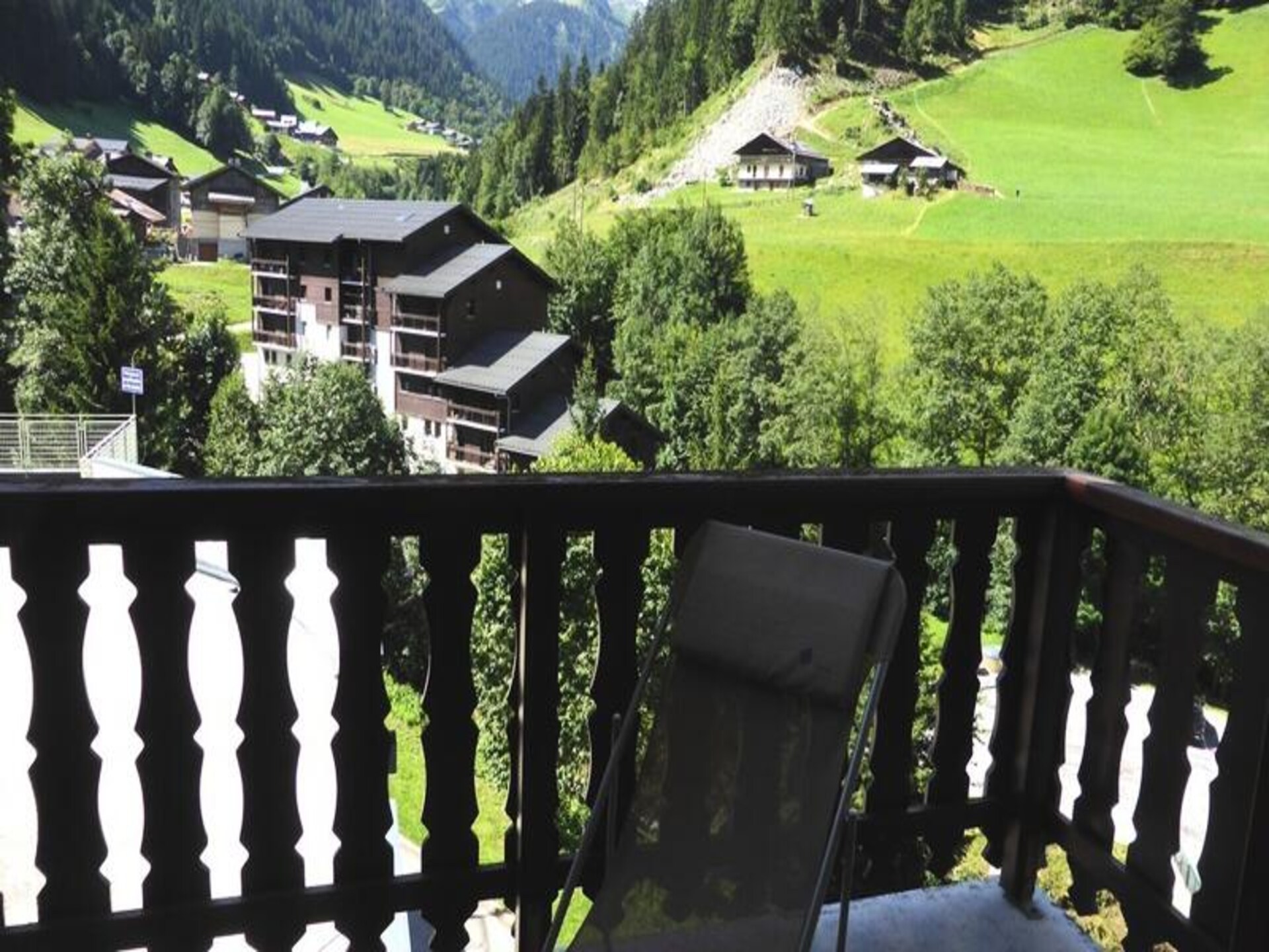 Zonnig appartement op de piste in Beaufort met zwembad en balkon - foto 10