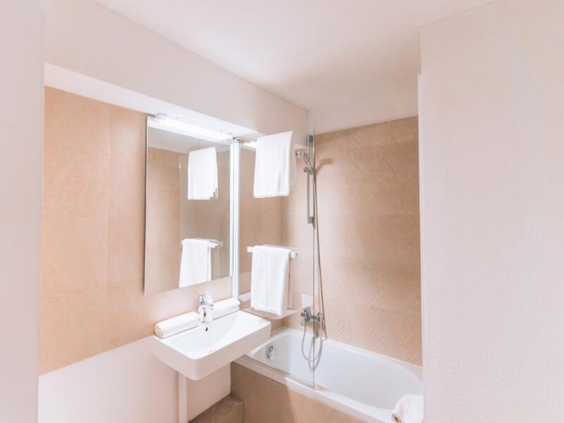 Romantisch appartement in Cauterets met spa-toegang en tuin - foto 26