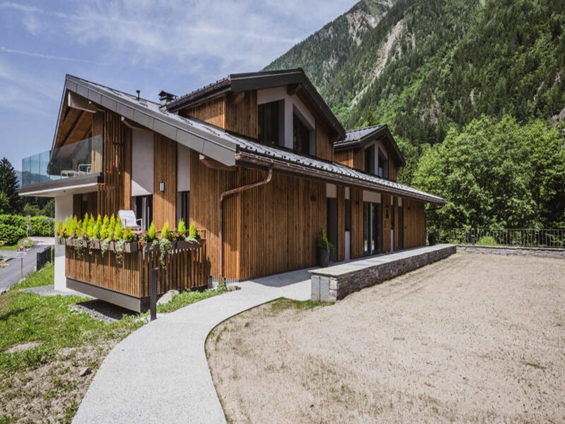 Stijlvol appartement aan de voet van de Mont Blanc met tuin en bergzicht - foto 1