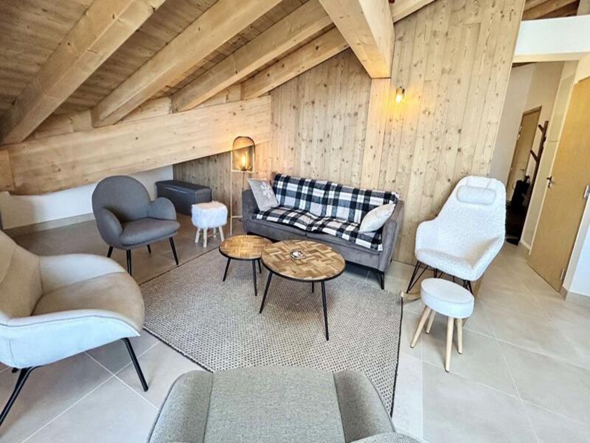 Panoramisch appartement op de bovenste verdieping nabij de pistes in Combloux - foto 4