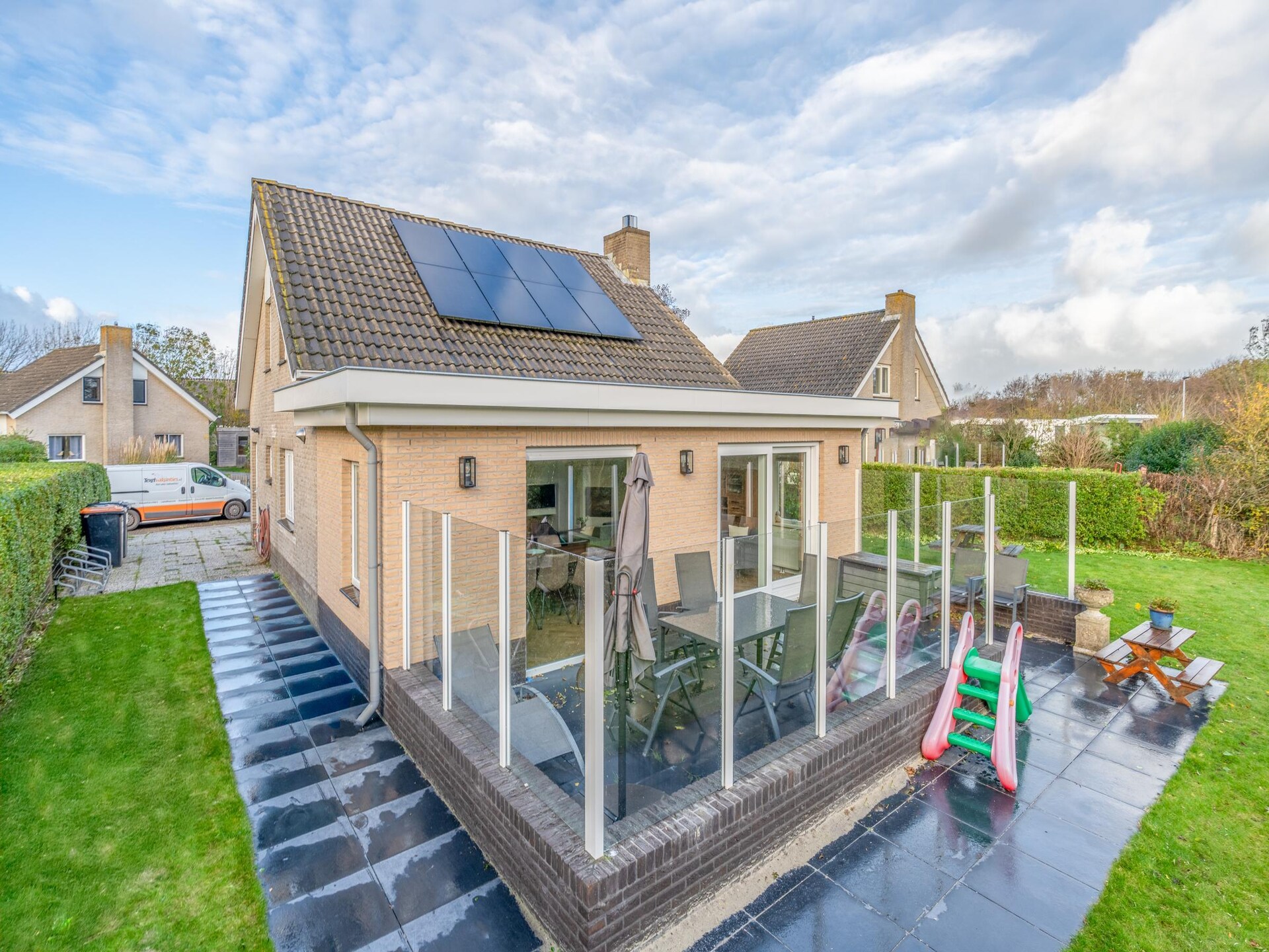 Vrijstaand vakantiehuis met omheinde tuin in bosrijk De Koog, 1,5 km van strand - foto 2