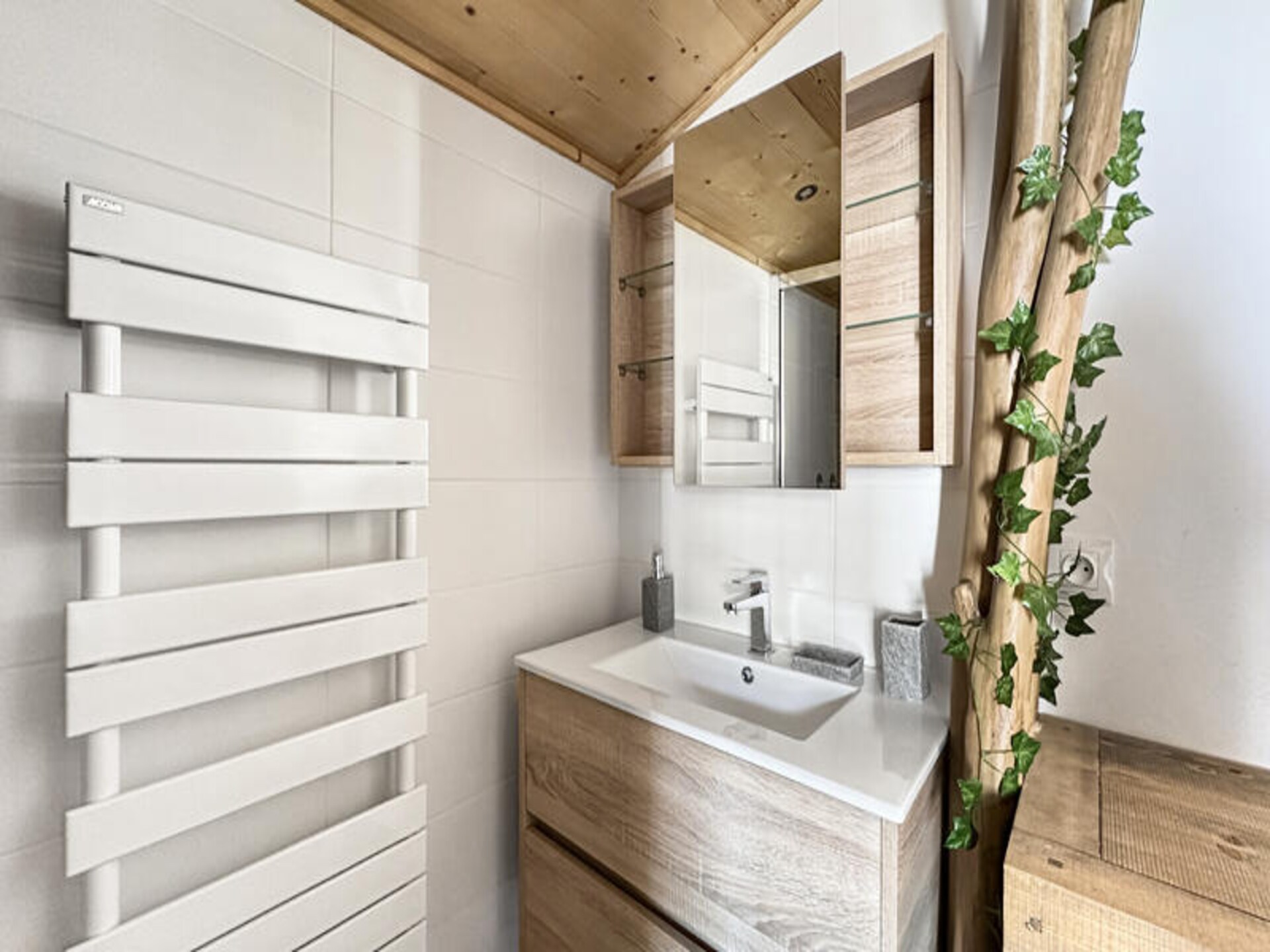 Licht appartement in het hart van Les Carroz, vlakbij de piste - foto 7