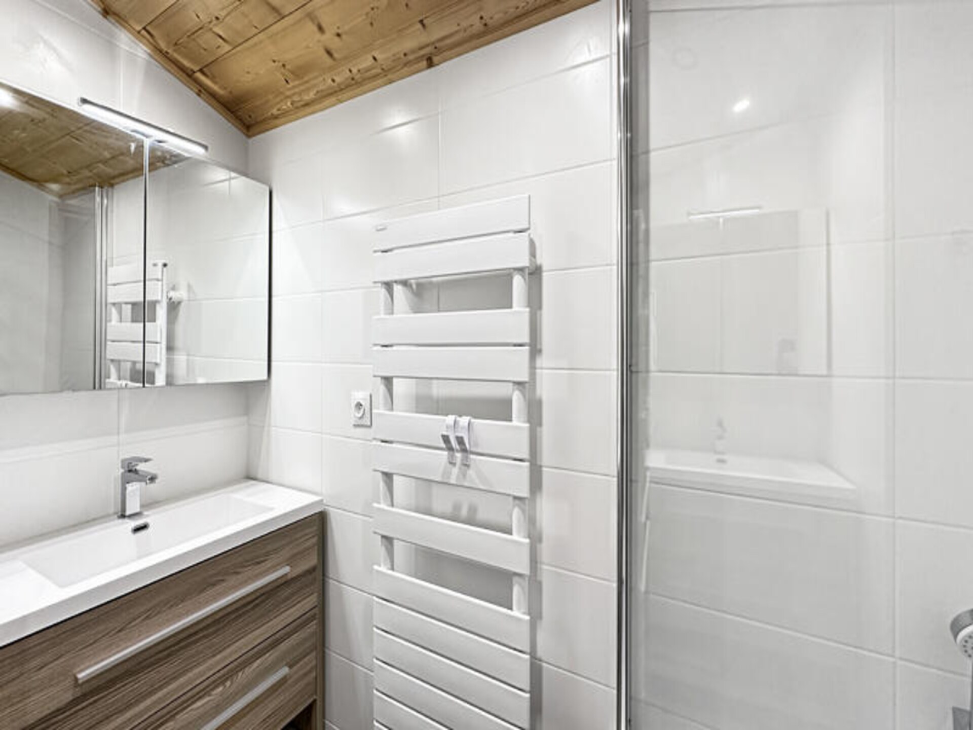 Licht appartement in het hart van Les Carroz, vlakbij de piste - foto 10