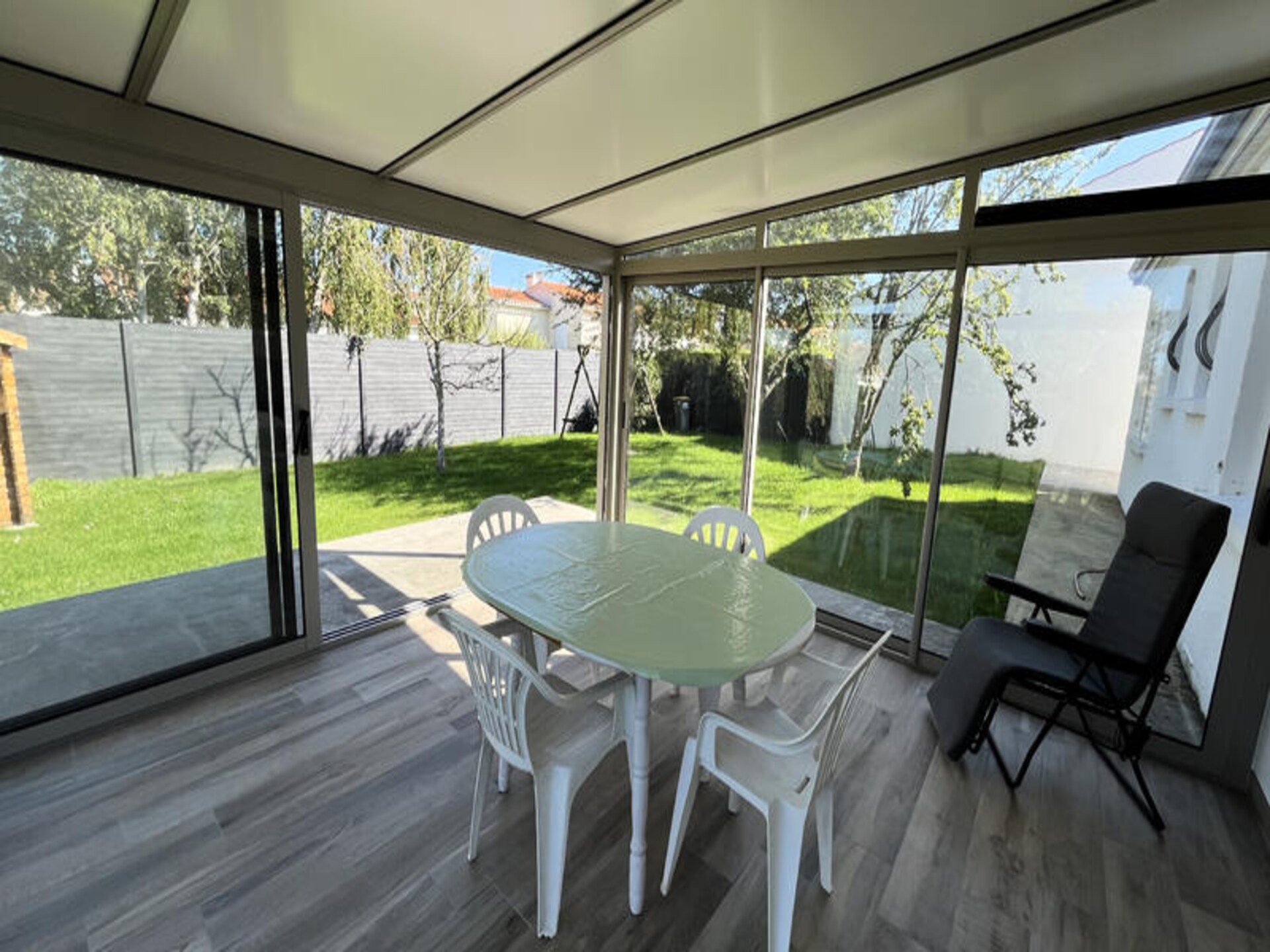 Ruim vakantiehuis met veranda en tuin op 15 minuten van de haven - foto 14