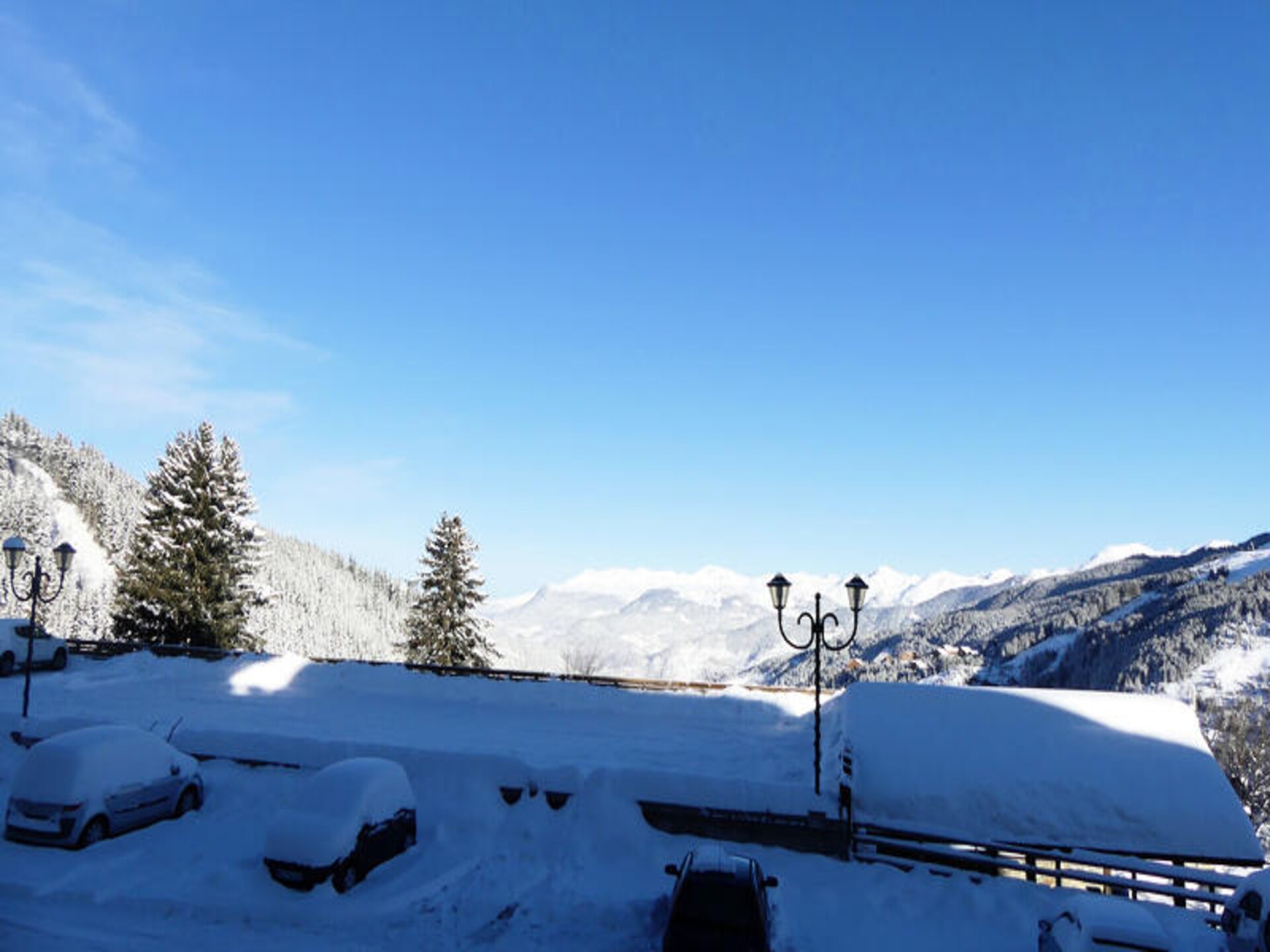 Appartement aan de piste in Les Allues met balkon en uitzicht op de bergen - foto 16