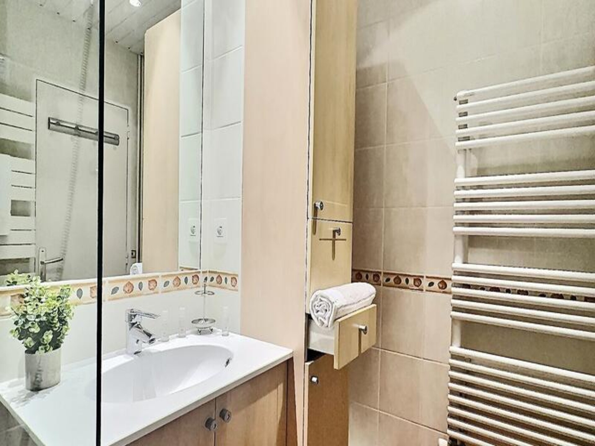Knus appartement op de 6e verdieping met zuidbalkon en uitzicht op het meer - foto 15