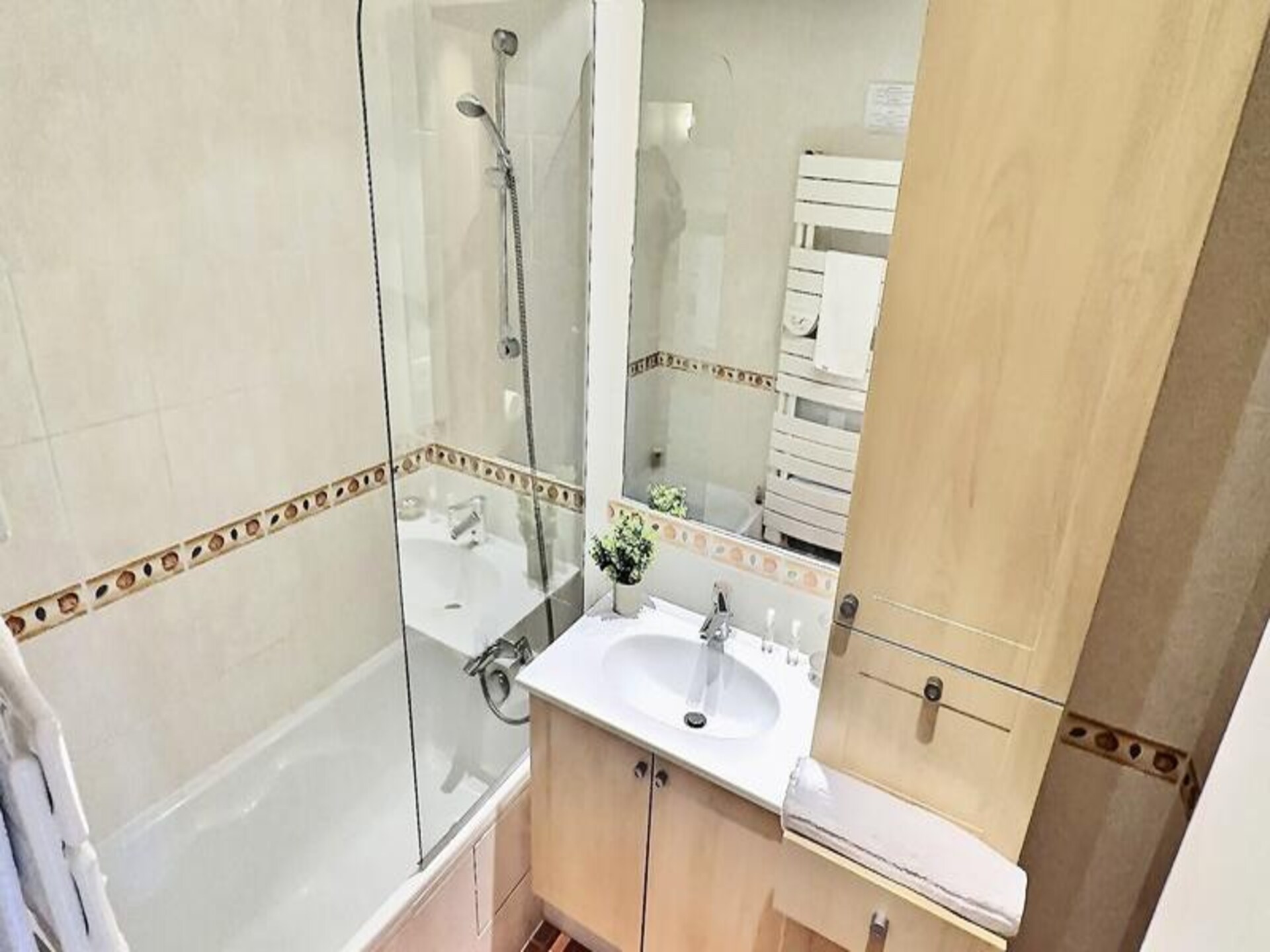 Knus appartement op de 6e verdieping met zuidbalkon en uitzicht op het meer - foto 16