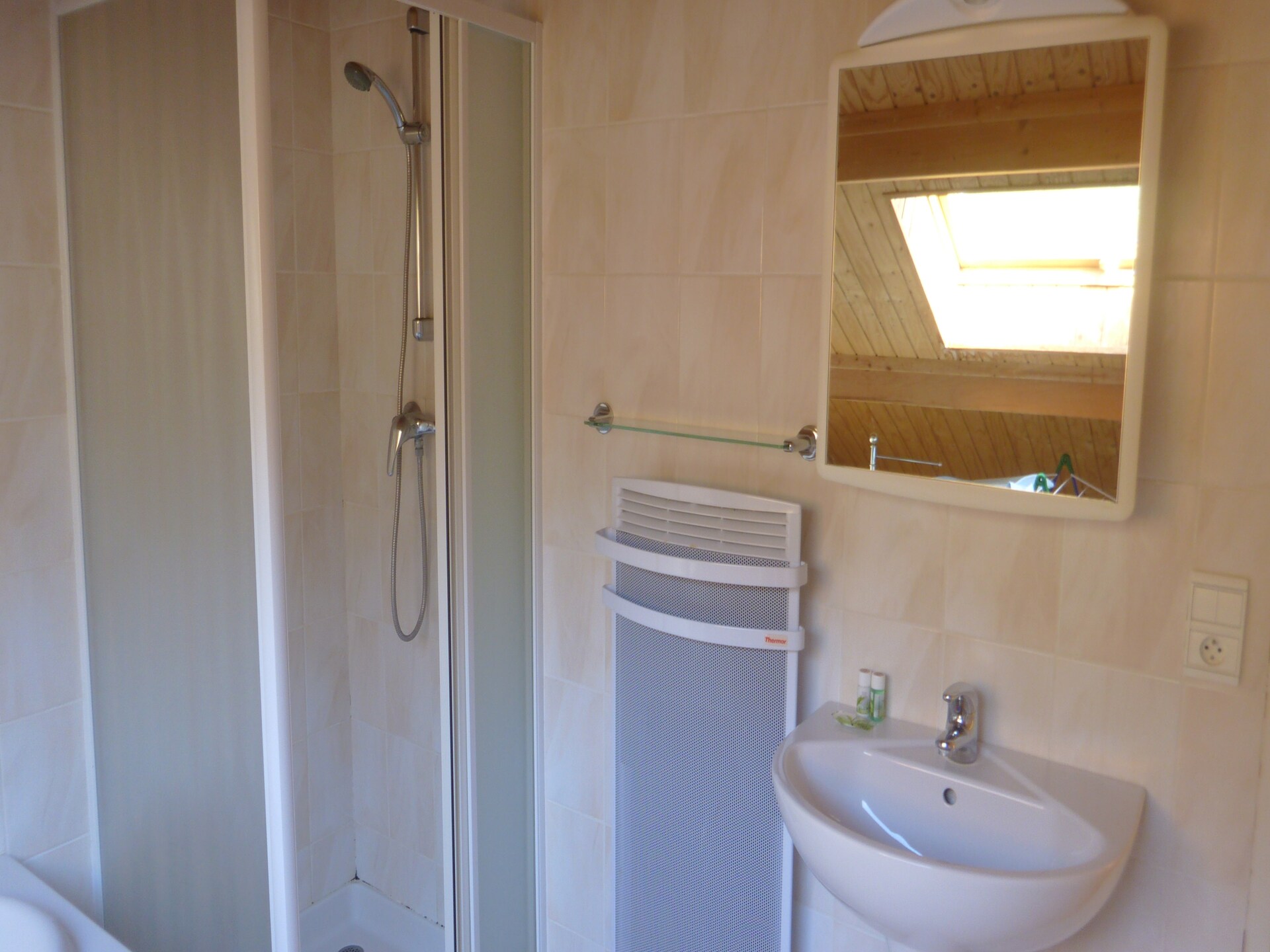 Chalet Montjoie: Ruim chalet voor 8 aan de voet van de Alpen - foto 16