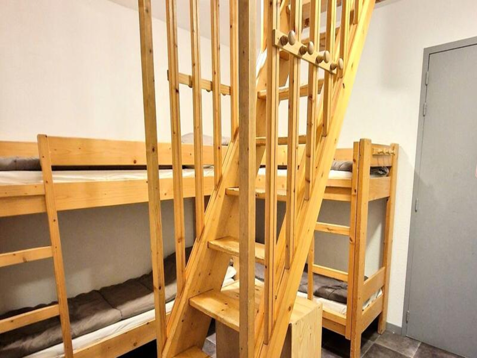 Authentiek 8-persoons appartement op 53m² met balkon, pal naast de piste in Modane - foto 12