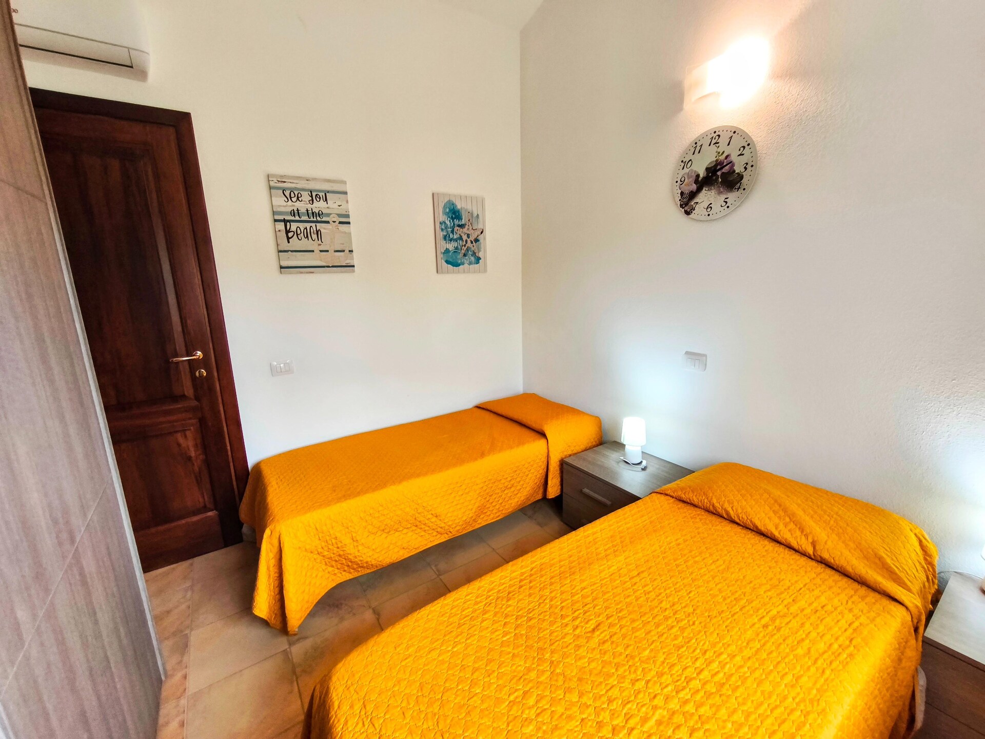 Licht appartement in Budoni met weids zeezicht en terras - foto 13
