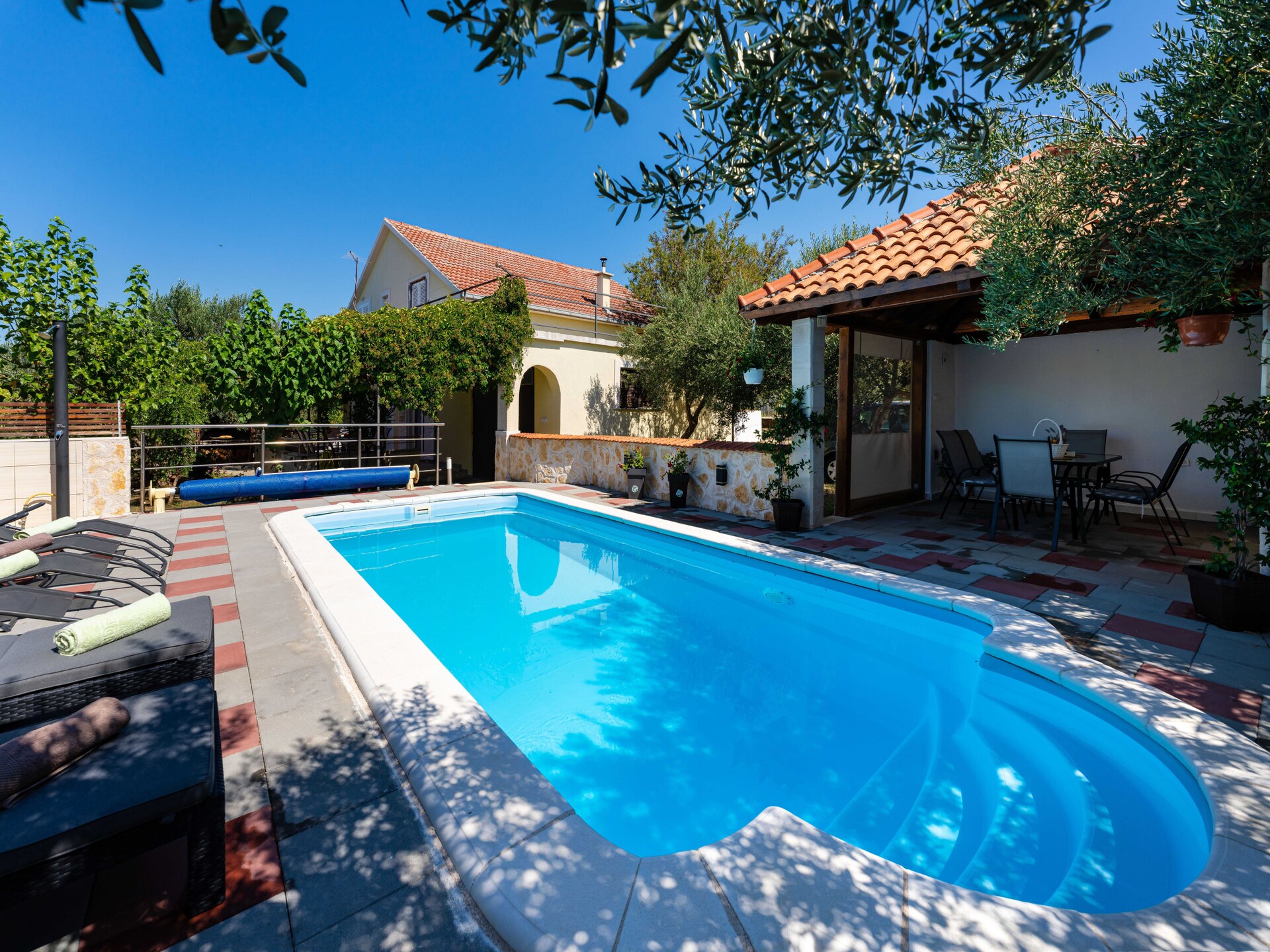 Vakantiehuis met privézwembad tussen de olijfbomen bij Šibenik - foto 9