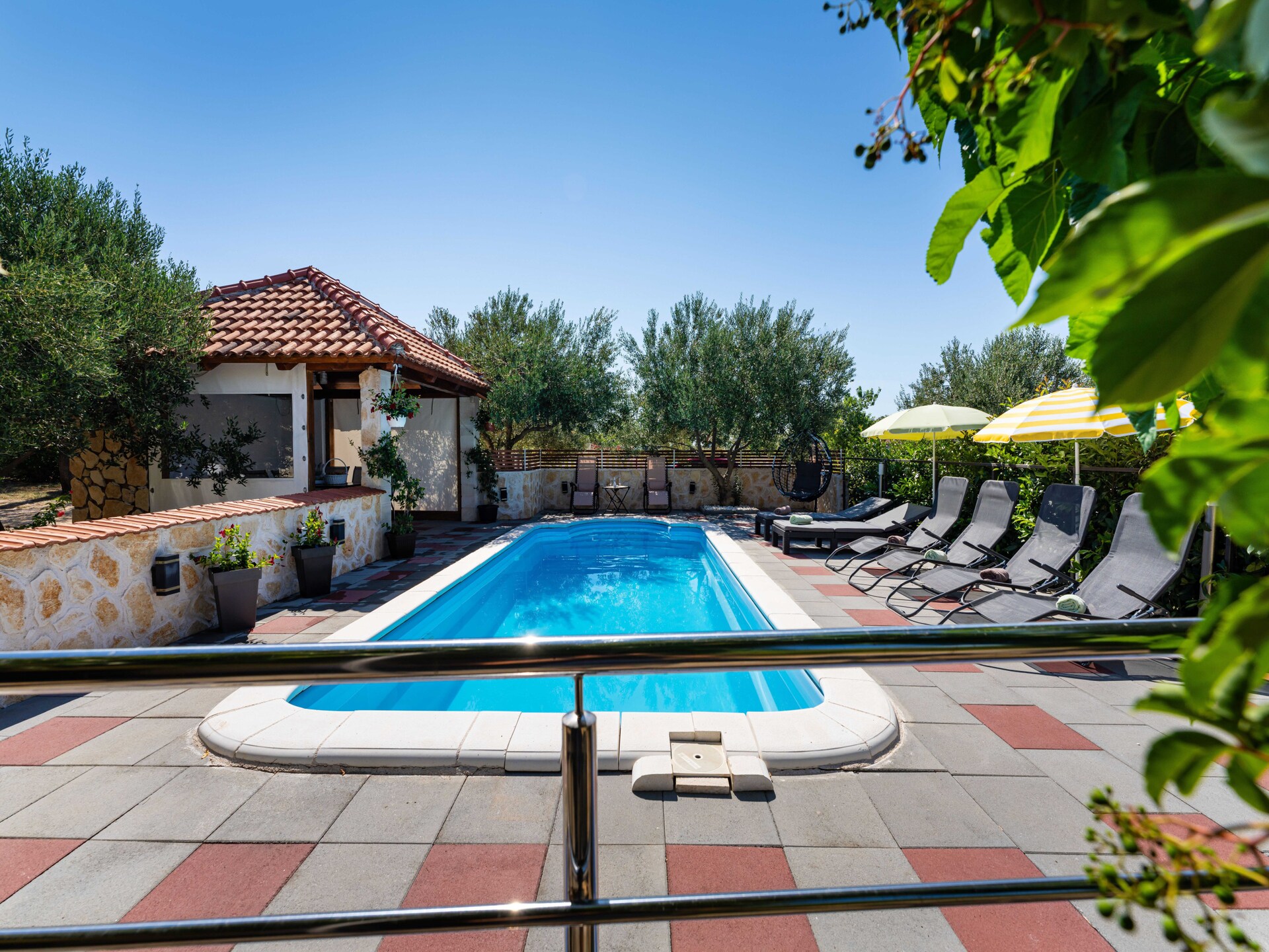 Vakantiehuis met privézwembad tussen de olijfbomen bij Šibenik - foto 13