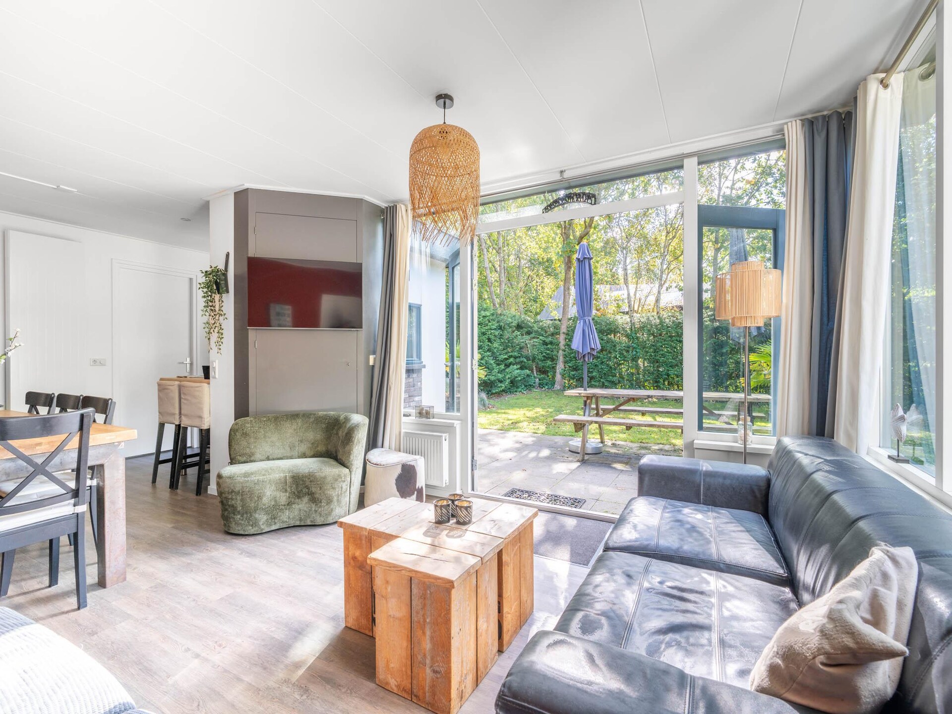 Vrijstaande bosbungalow voor 6 personen met omheinde tuin en oplaadpunt - foto 6