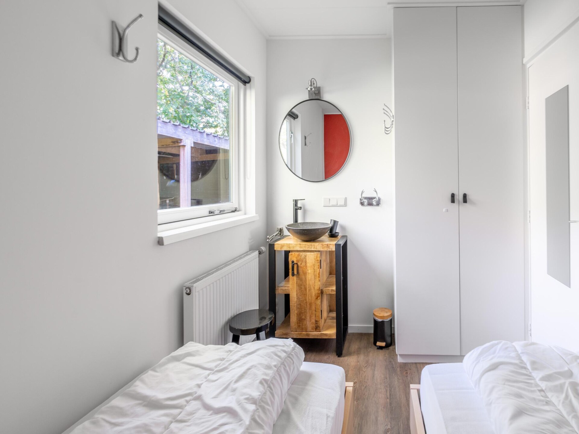 Vrijstaande bosbungalow voor 6 personen met omheinde tuin en oplaadpunt - foto 11