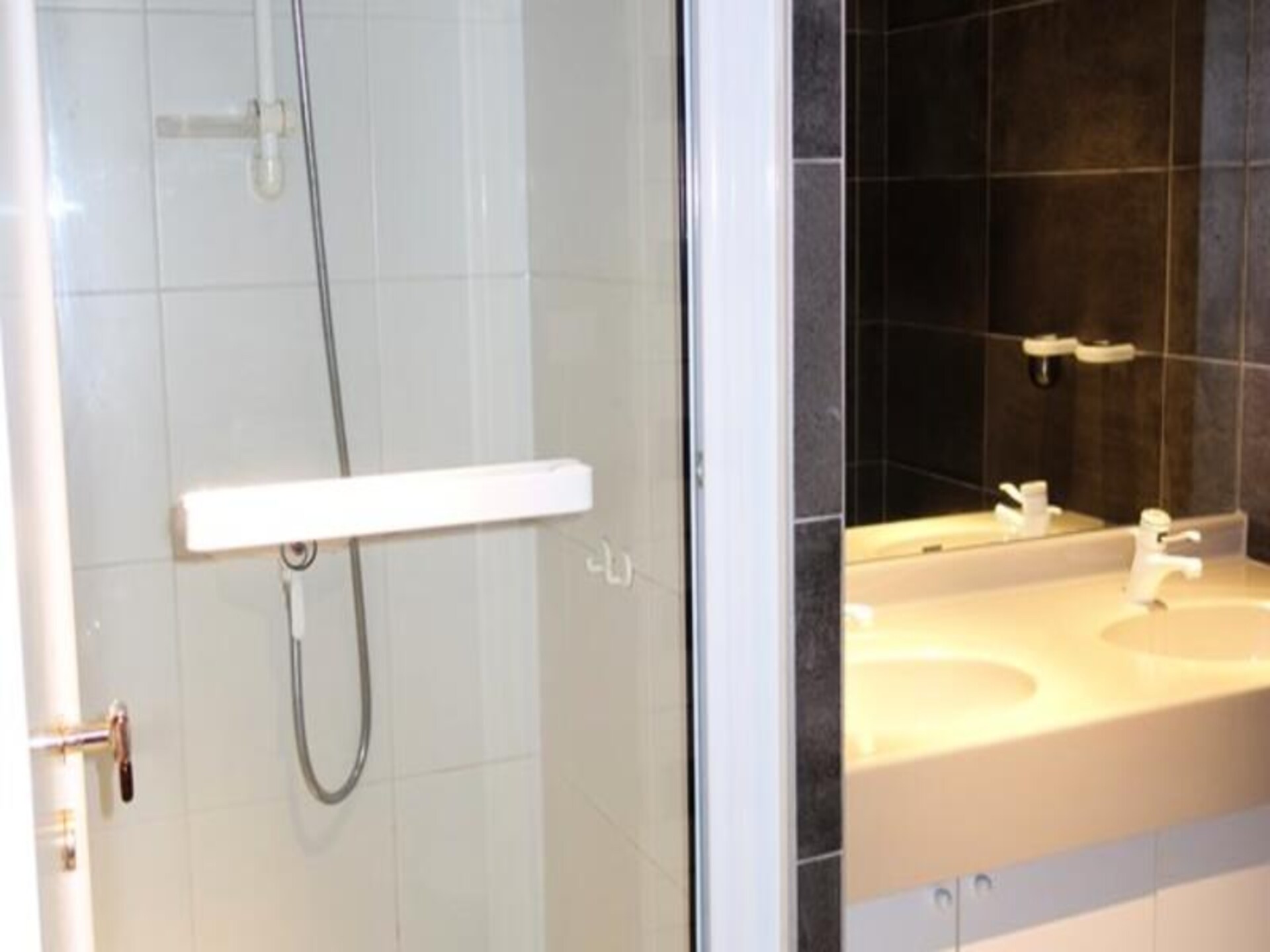 Appartement 80m² aan de piste in Huez met 3 slaapkamers en balkon op het oosten - foto 9