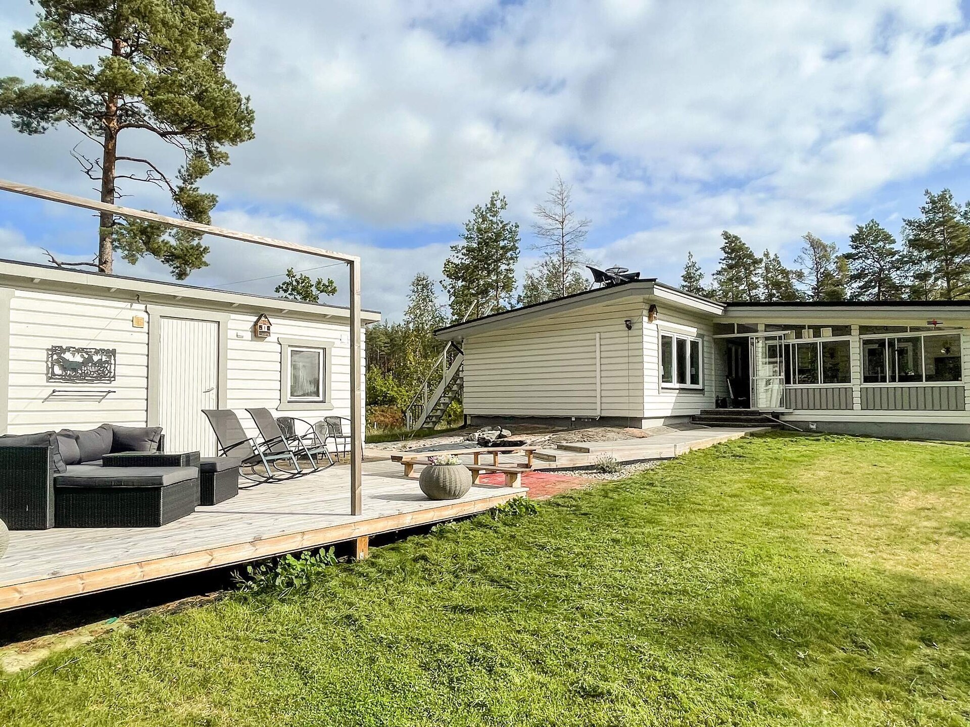 Zweeds vakantiehuis met privézwembad op 170 meter van zee in Sandvik - foto 1