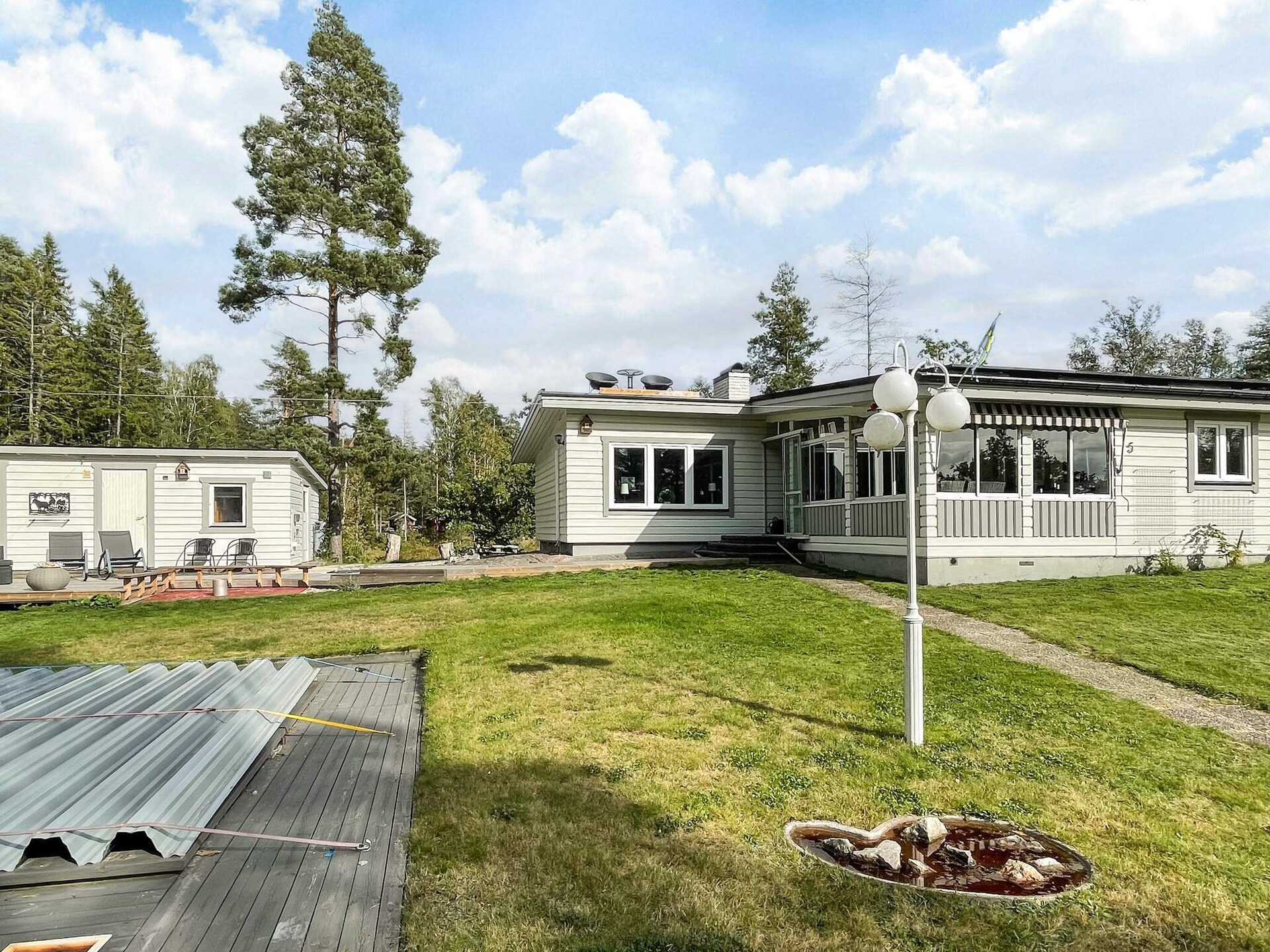 Zweeds vakantiehuis met privézwembad op 170 meter van zee in Sandvik - foto 7