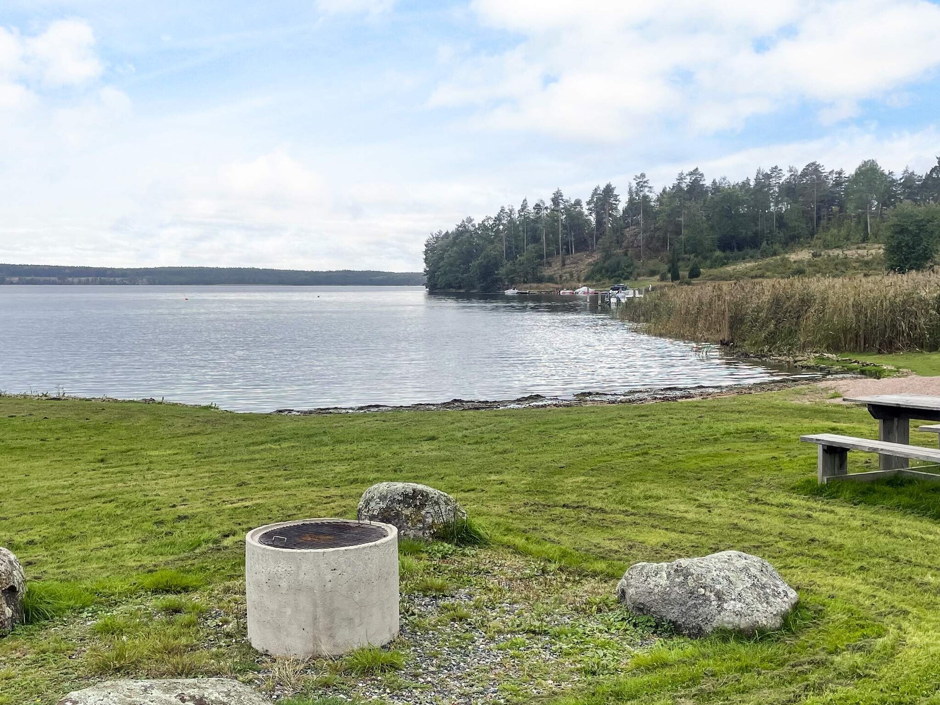 Zweeds vakantiehuis met privézwembad op 170 meter van zee in Sandvik - foto 12
