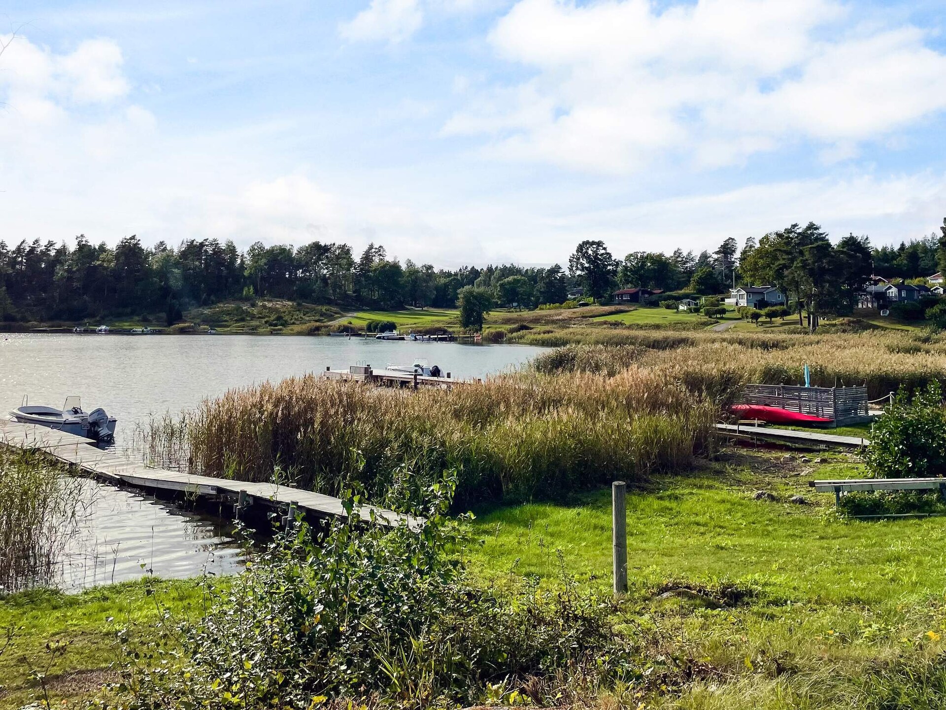 Zweeds vakantiehuis met privézwembad op 170 meter van zee in Sandvik - foto 13