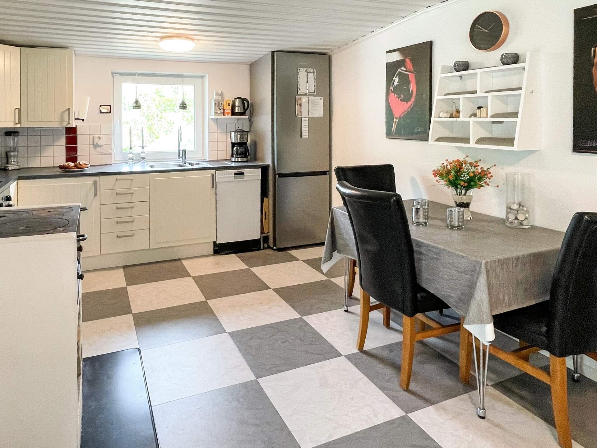 Zweeds vakantiehuis met privézwembad op 170 meter van zee in Sandvik - foto 24