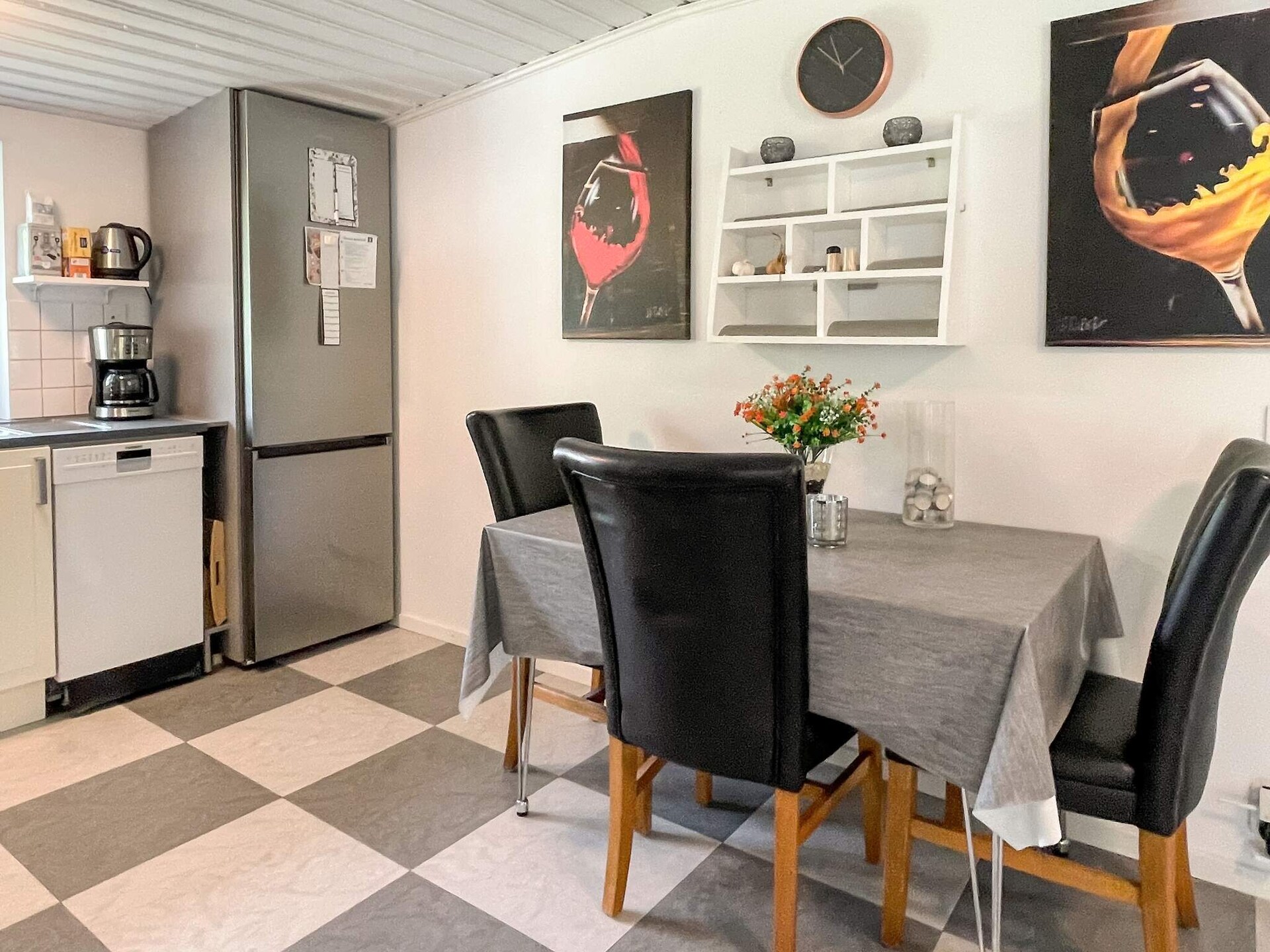 Zweeds vakantiehuis met privézwembad op 170 meter van zee in Sandvik - foto 25