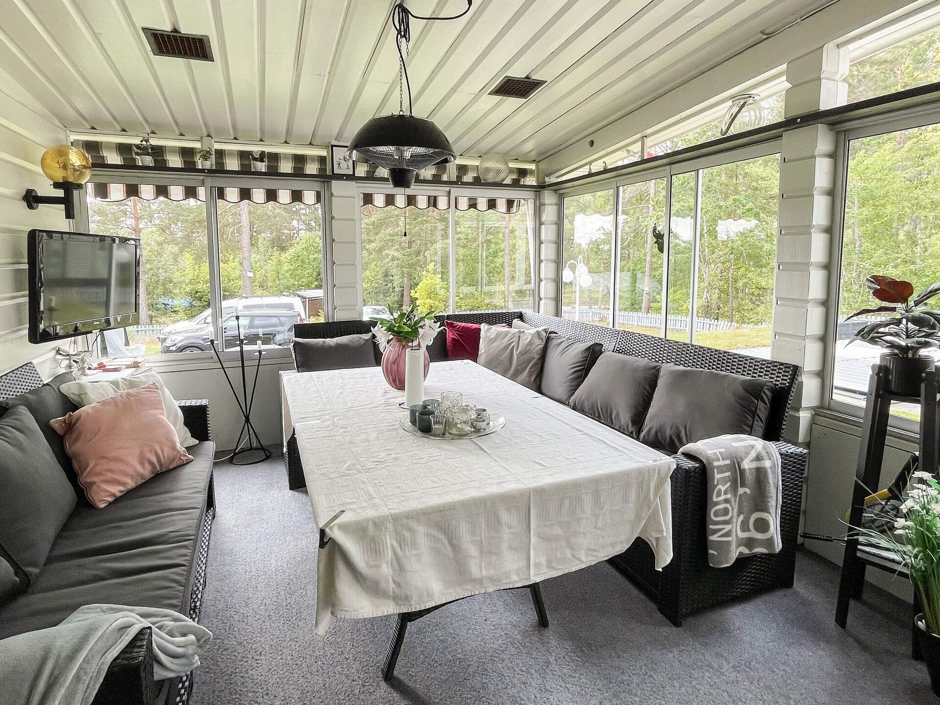 Zweeds vakantiehuis met privézwembad op 170 meter van zee in Sandvik - foto 31