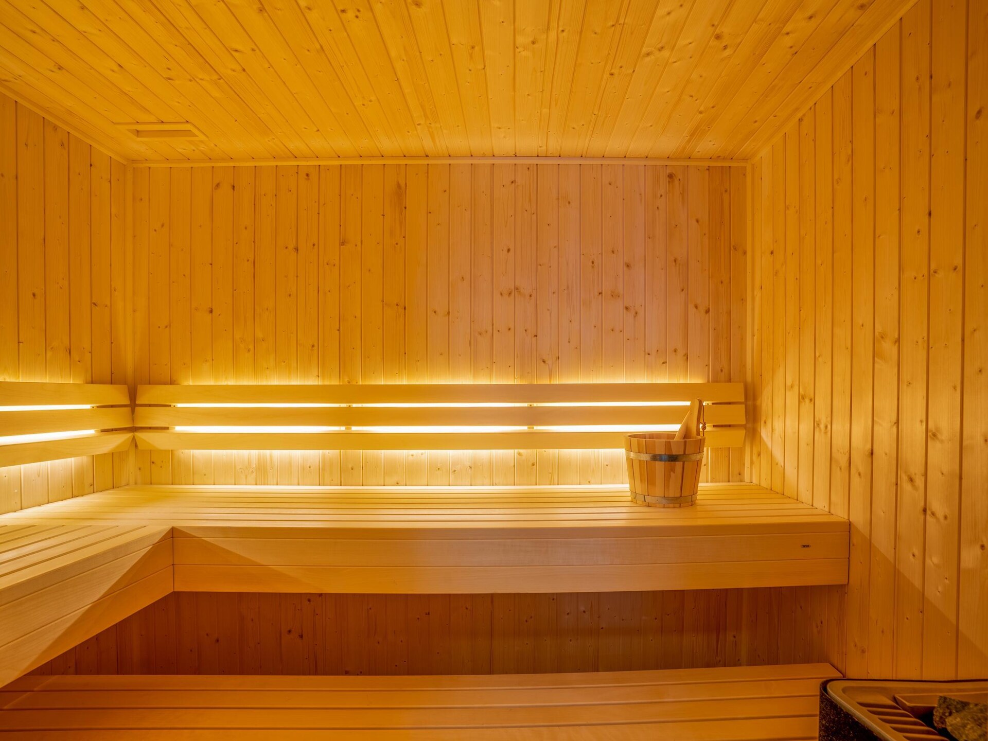 Luxe appartement met sauna, zeezicht en balkon in bosrijke omgeving - foto 11