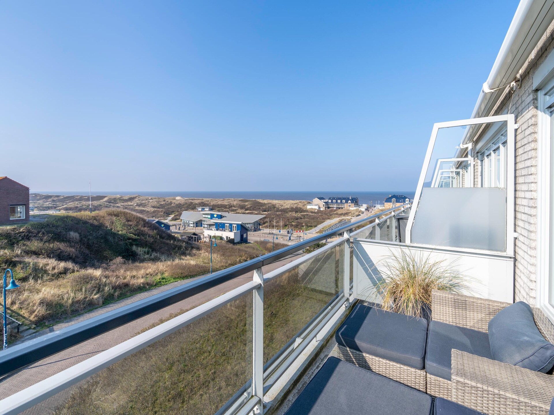 Luxe appartement met sauna, zeezicht en balkon in bosrijke omgeving - foto 9