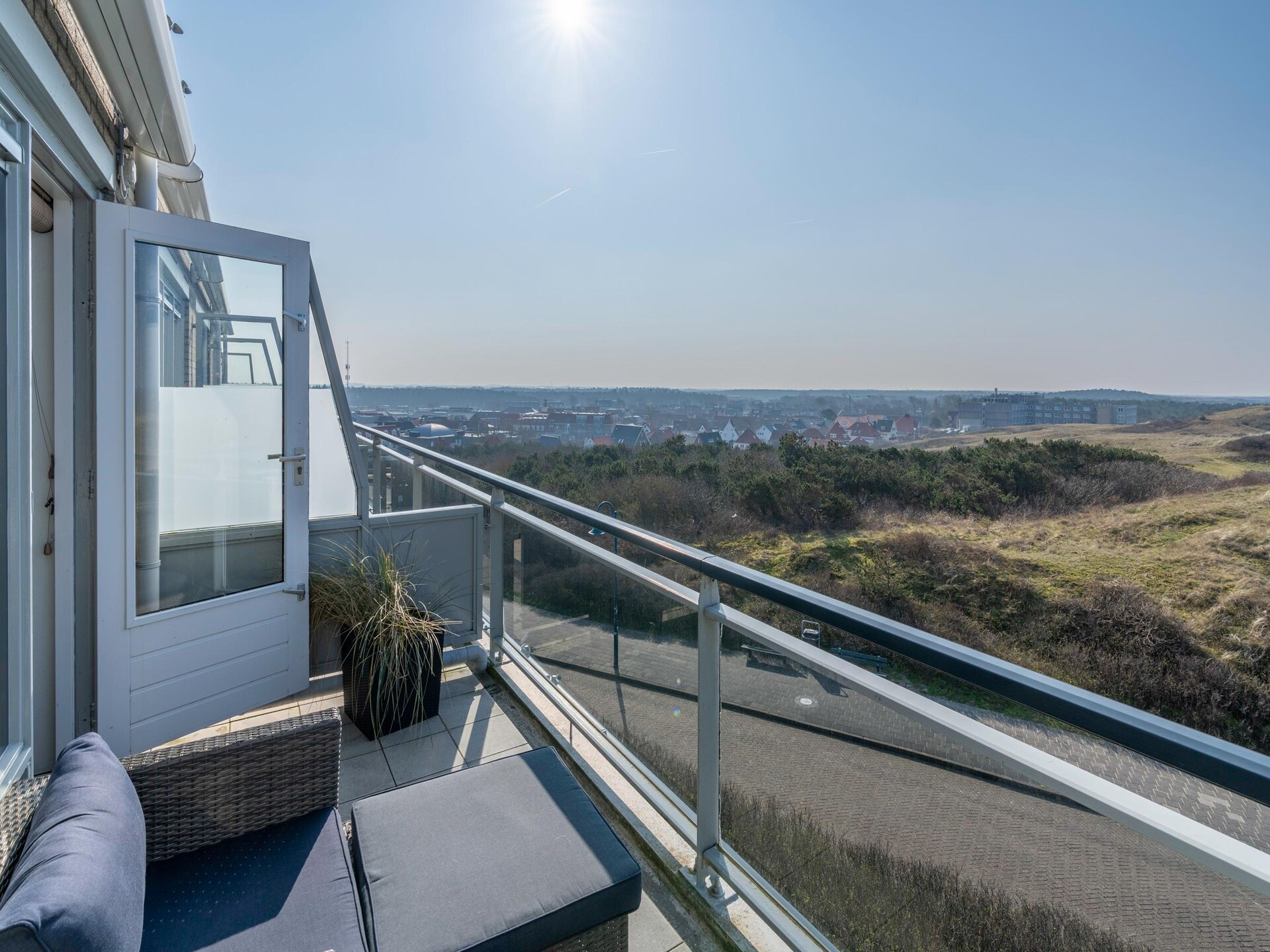 Luxe appartement met sauna, zeezicht en balkon in bosrijke omgeving - foto 10